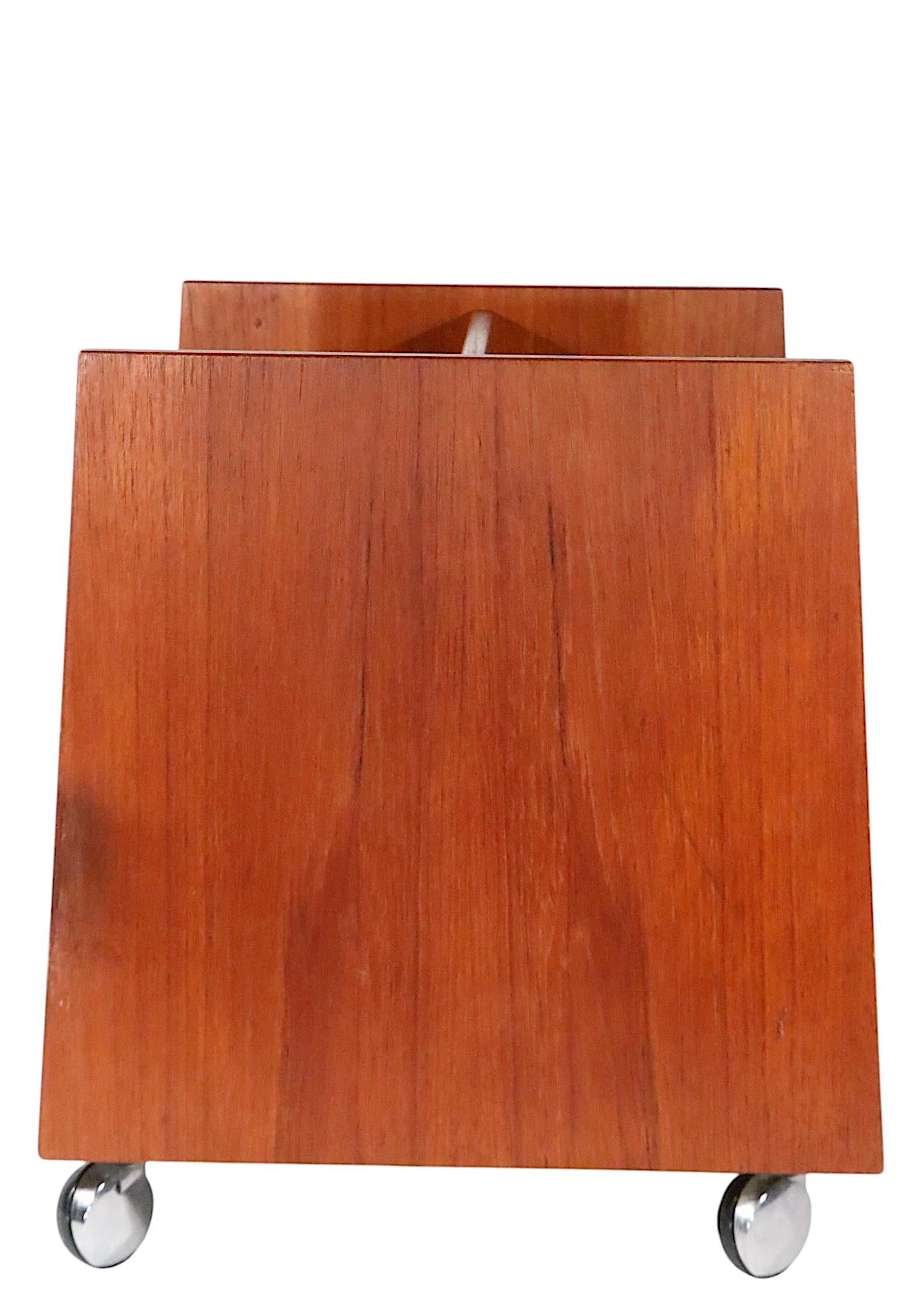 Papelera de almacenaje para revistas, álbumes y discos, de Bruksbo, estilo escandinavo moderno de mediados de siglo siglo XX en venta