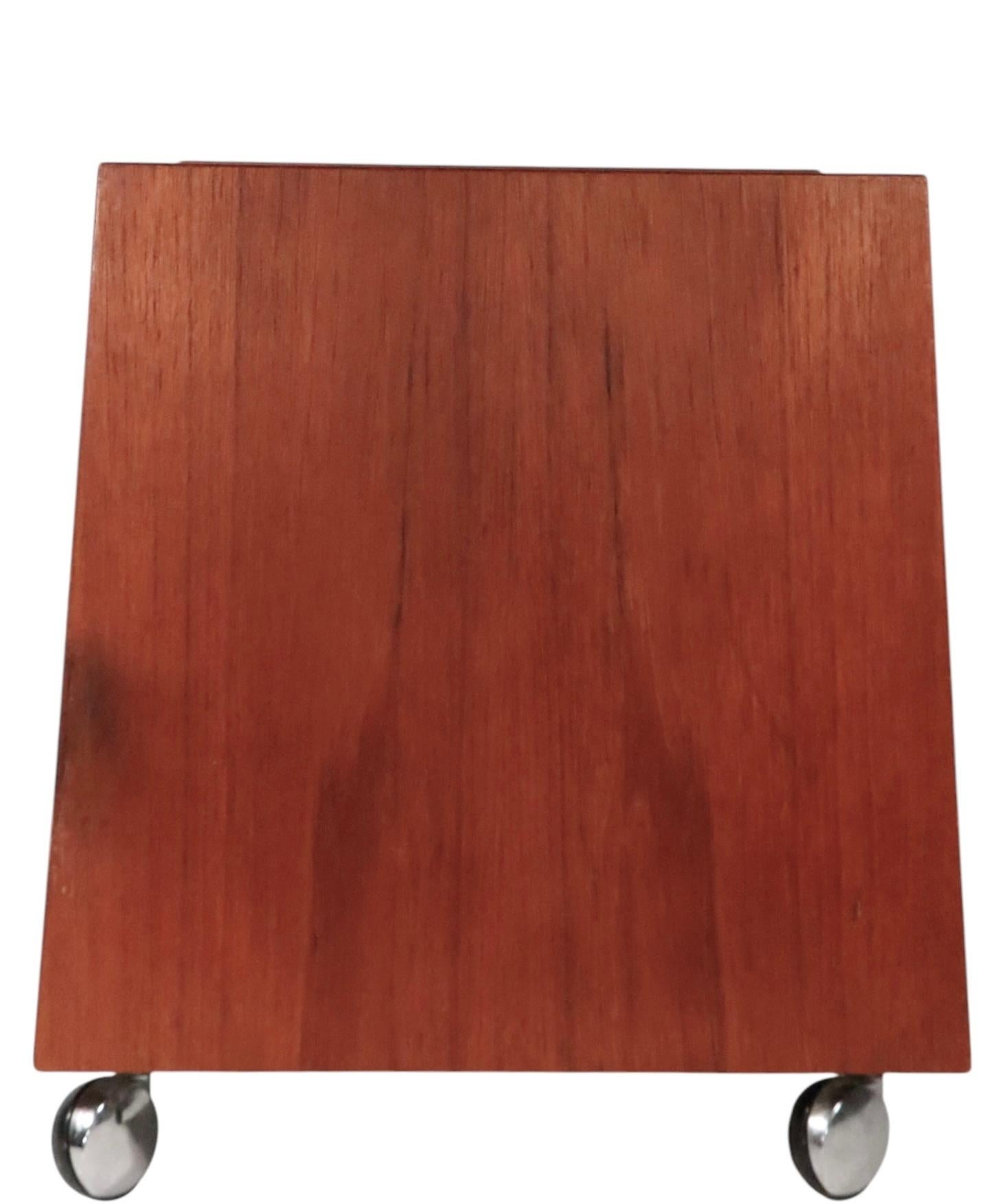 Papelera de almacenaje para revistas, álbumes y discos, de Bruksbo, estilo escandinavo moderno de mediados de siglo en venta 1