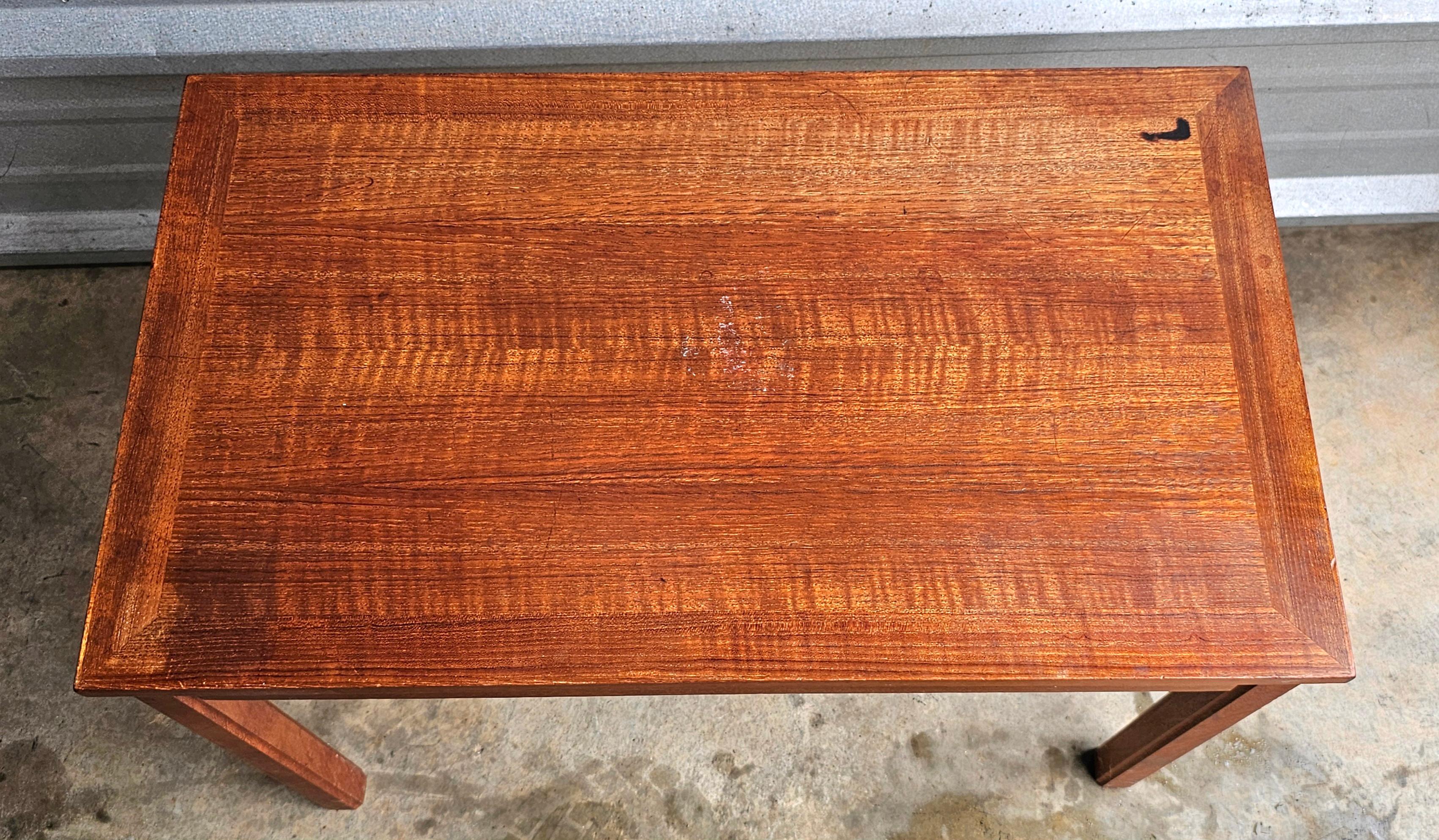 Table à cocktail Mobelintarsia scandinave moderne du milieu du siècle dernier en teck massif Bon état - En vente à Germantown, MD