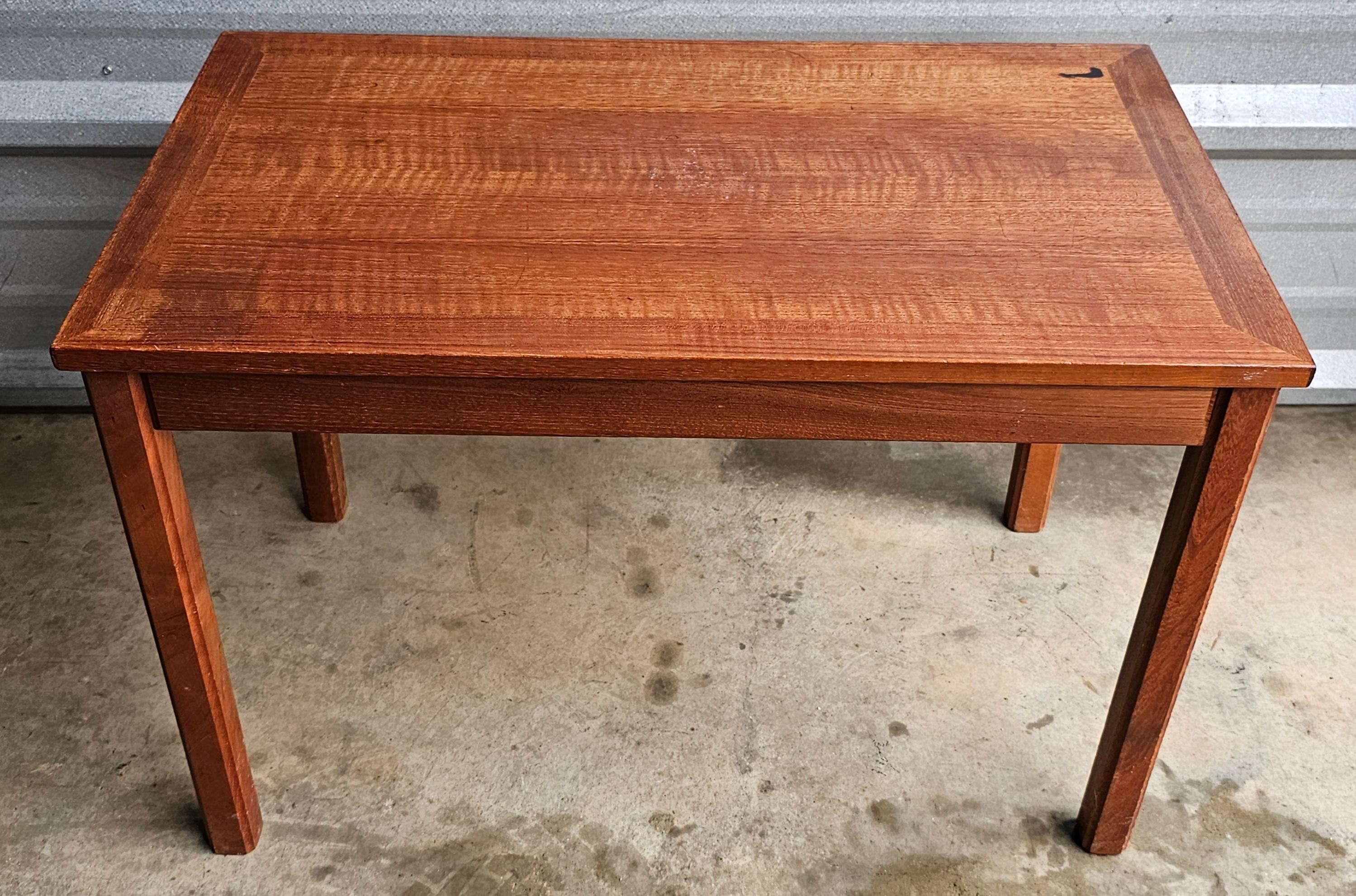 20ième siècle Table à cocktail Mobelintarsia scandinave moderne du milieu du siècle dernier en teck massif en vente