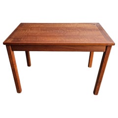 Mid-Century Skandinavischer moderner Mobelintarsia-Cocktailtisch aus massivem Teakholz