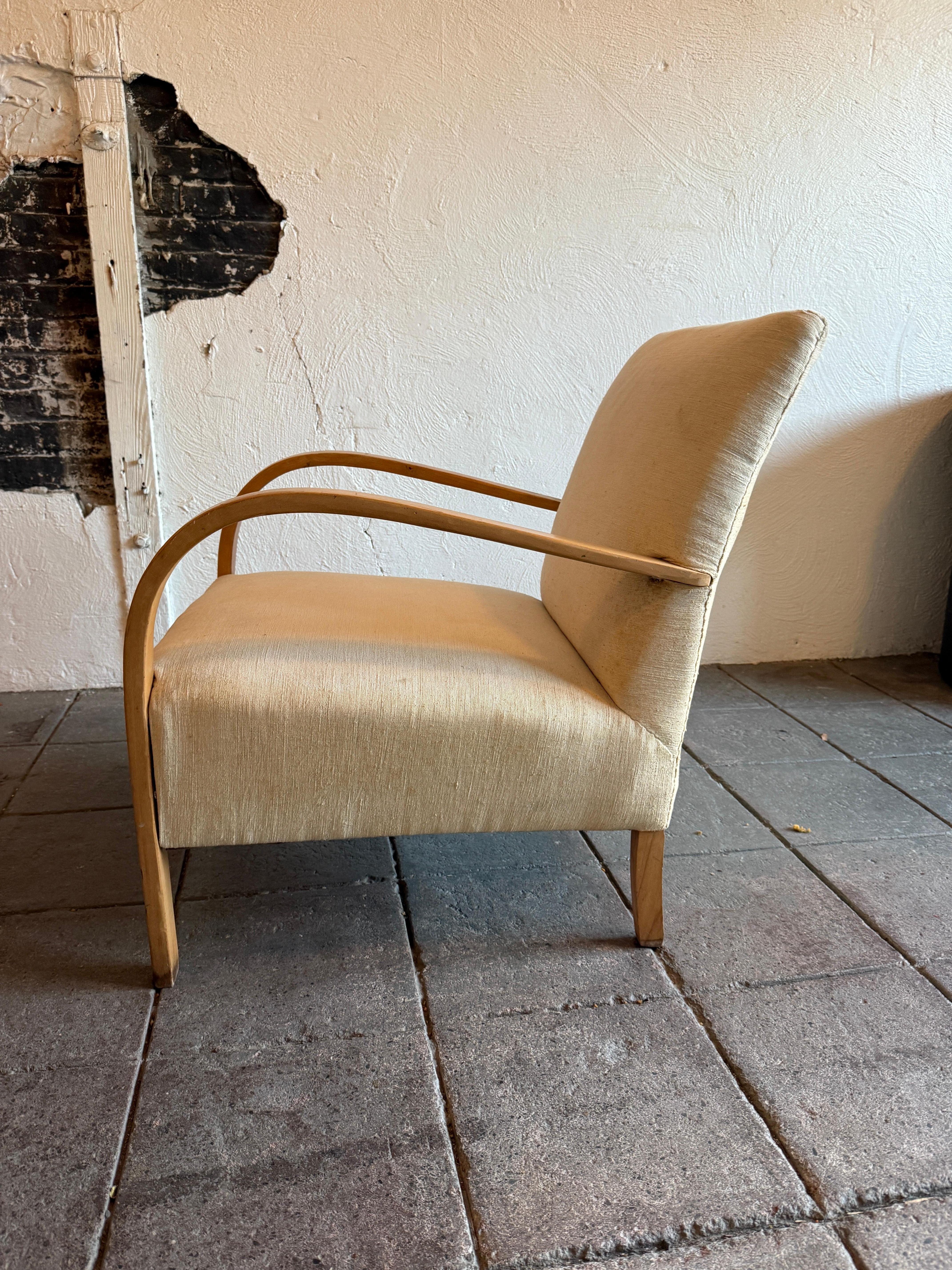 Mid Century Scandinavian Modern de sillón de brazos curvados con lino blanco Carpintería en venta