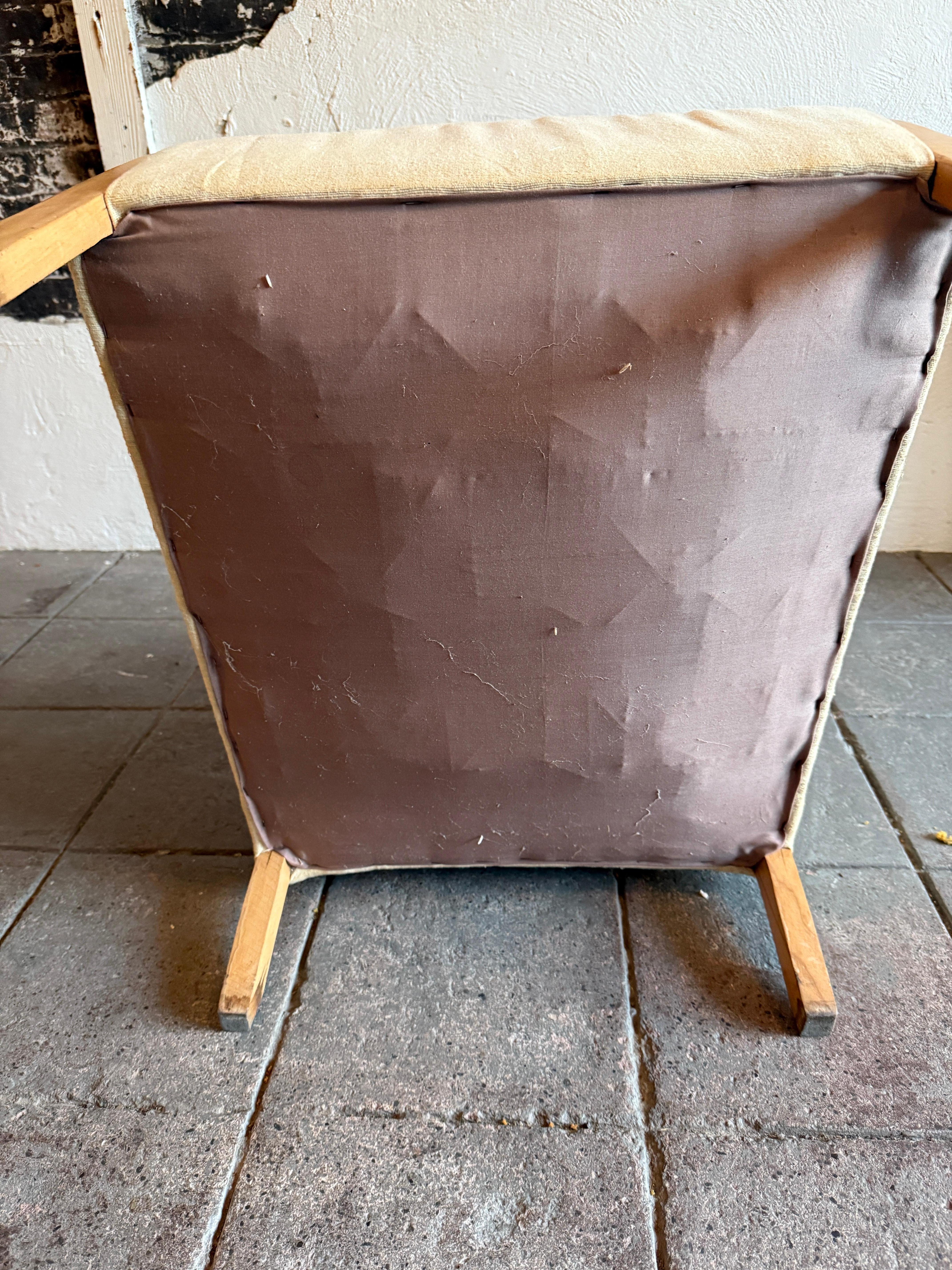 Mid Century Scandinavian Modern de sillón de brazos curvados con lino blanco mediados del siglo XX en venta