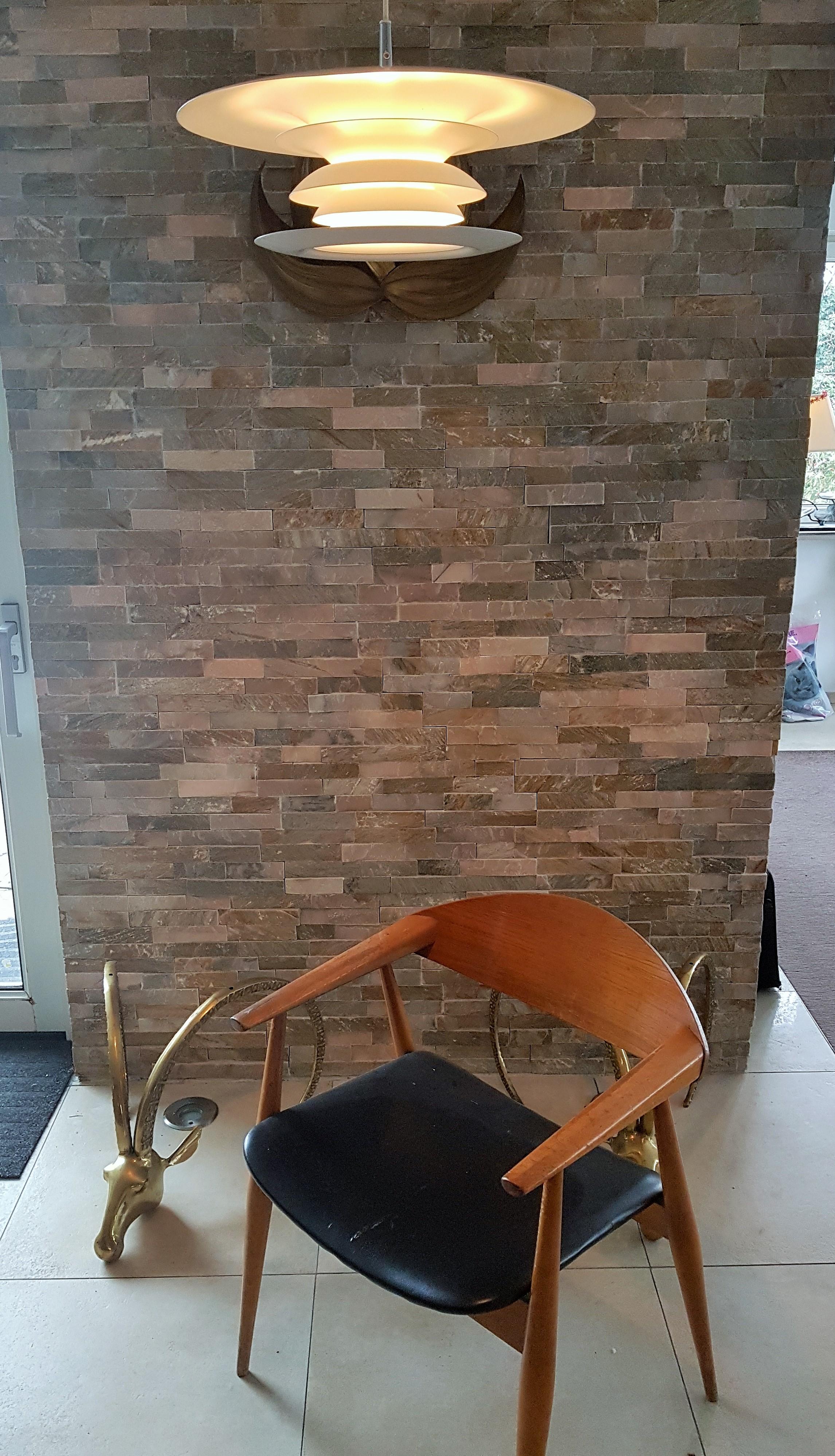 Ciondolo di metà secolo The Modern Scandinavian, Danimarca 1960.

laccatura bianca su metallo.
regolabile in altezza.
ricablato.
