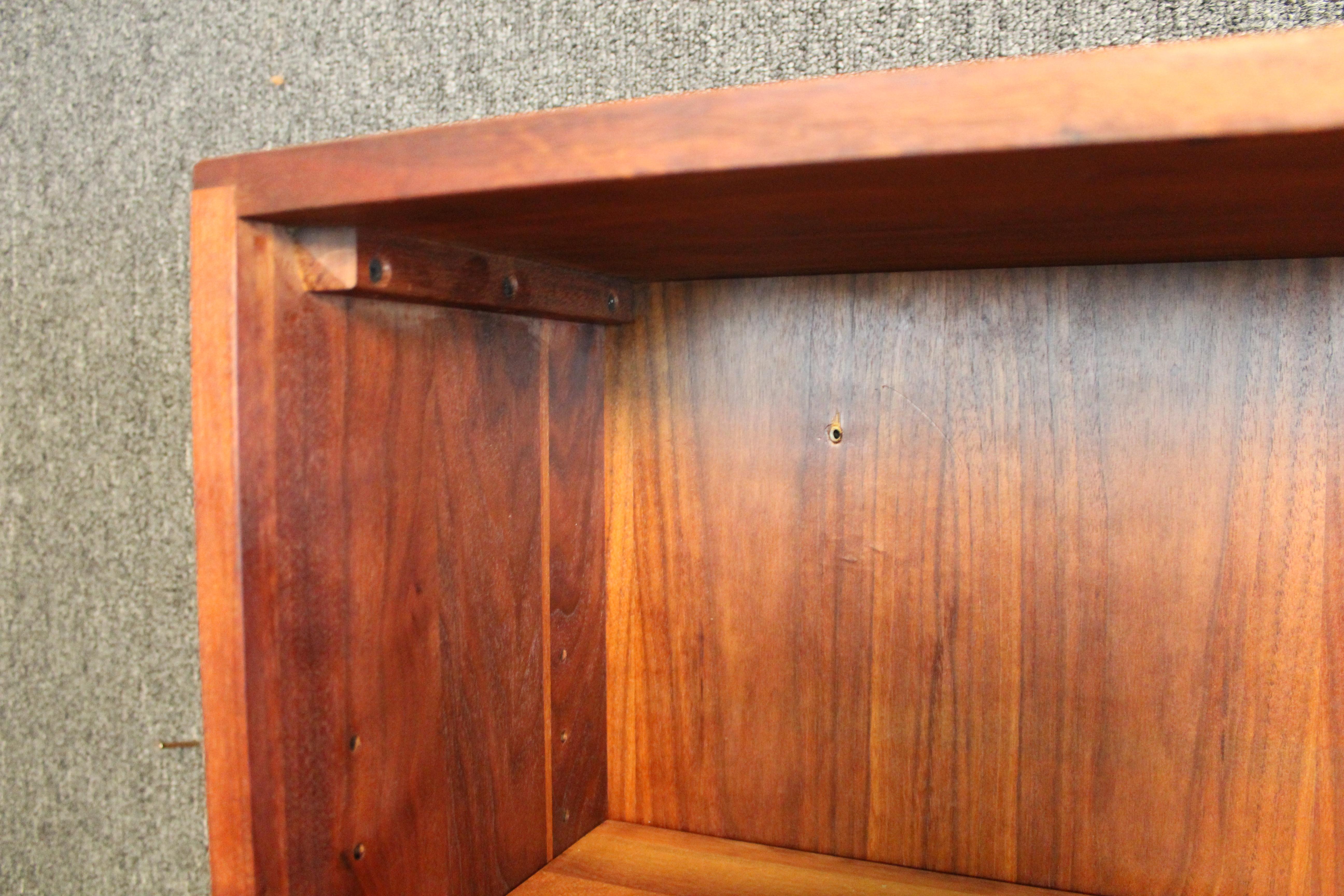 Mid-Century Scandinavian Modern Rosewood Bookcase For Sale 7