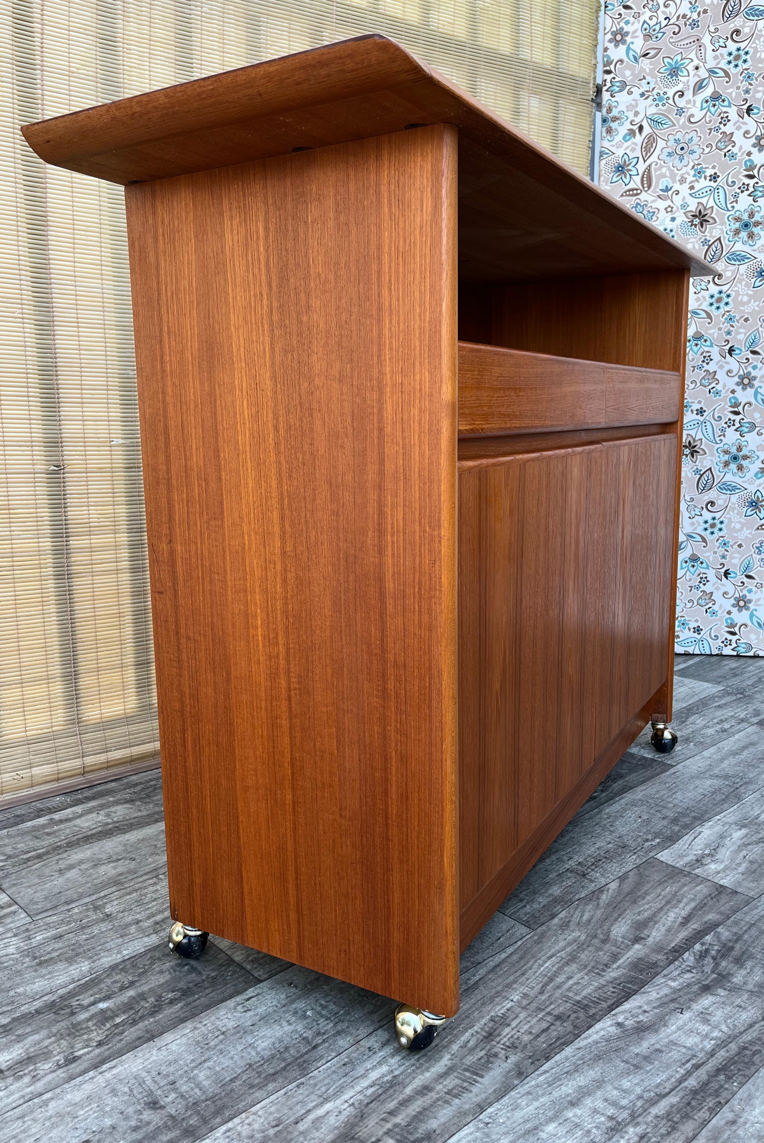 Mid Century Scandinavian Modern Style Teak Server With Casters. Circa 1980s For Sale 9