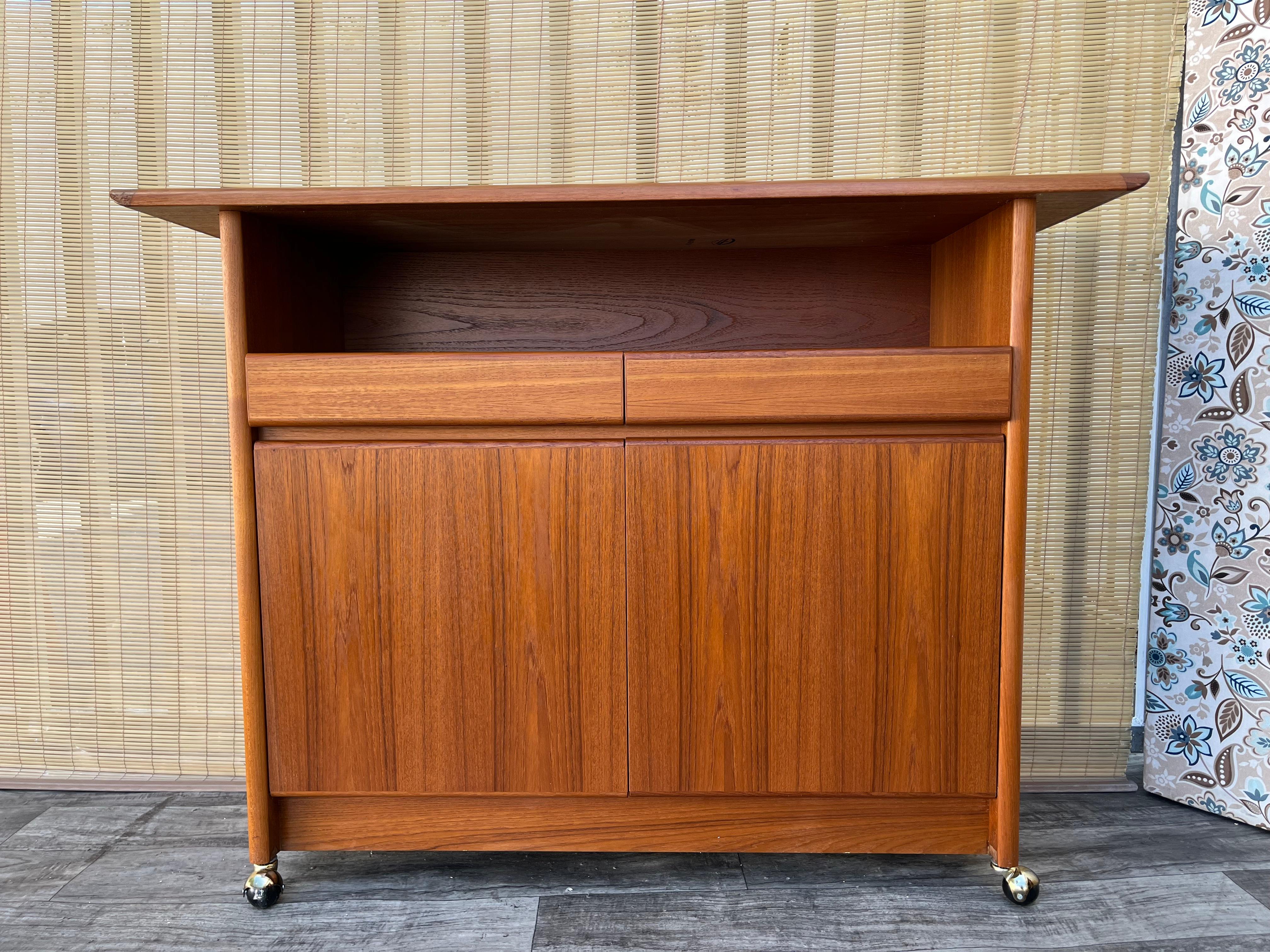 Mid Century Scandinavian Modern Style Teak Server With Casters. Circa 1980s For Sale 14