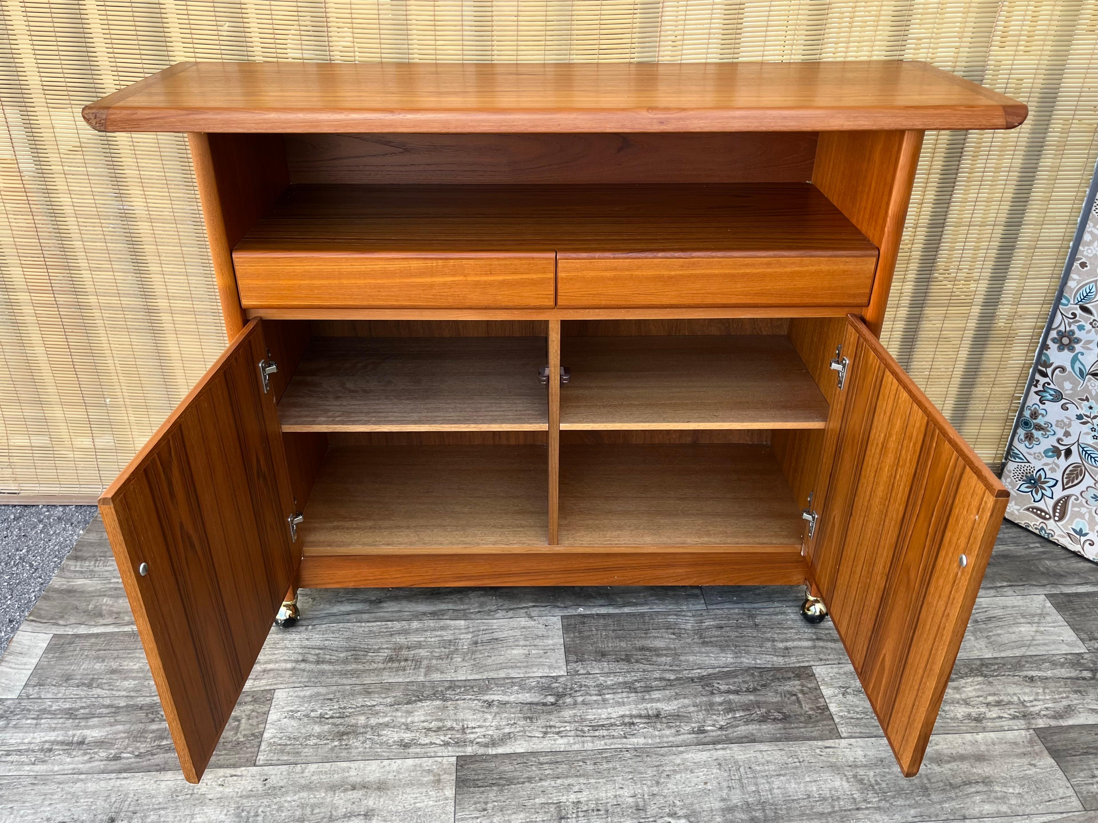 Mid Century Scandinavian Modern Style Teak Server With Casters. Circa 1980s For Sale 17
