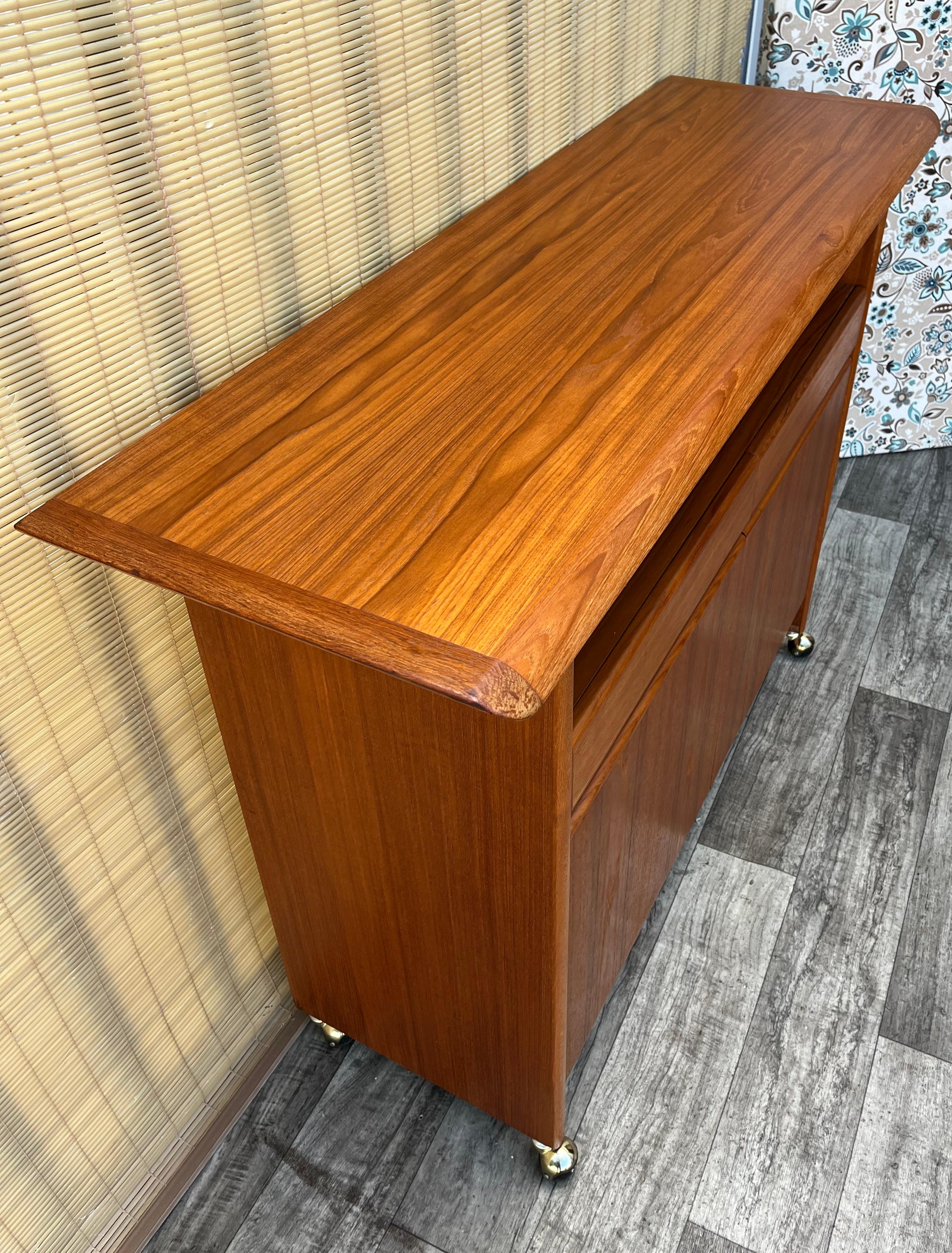Mid Century Scandinavian Modern Style Teak Server With Casters. Circa 1980s For Sale 19