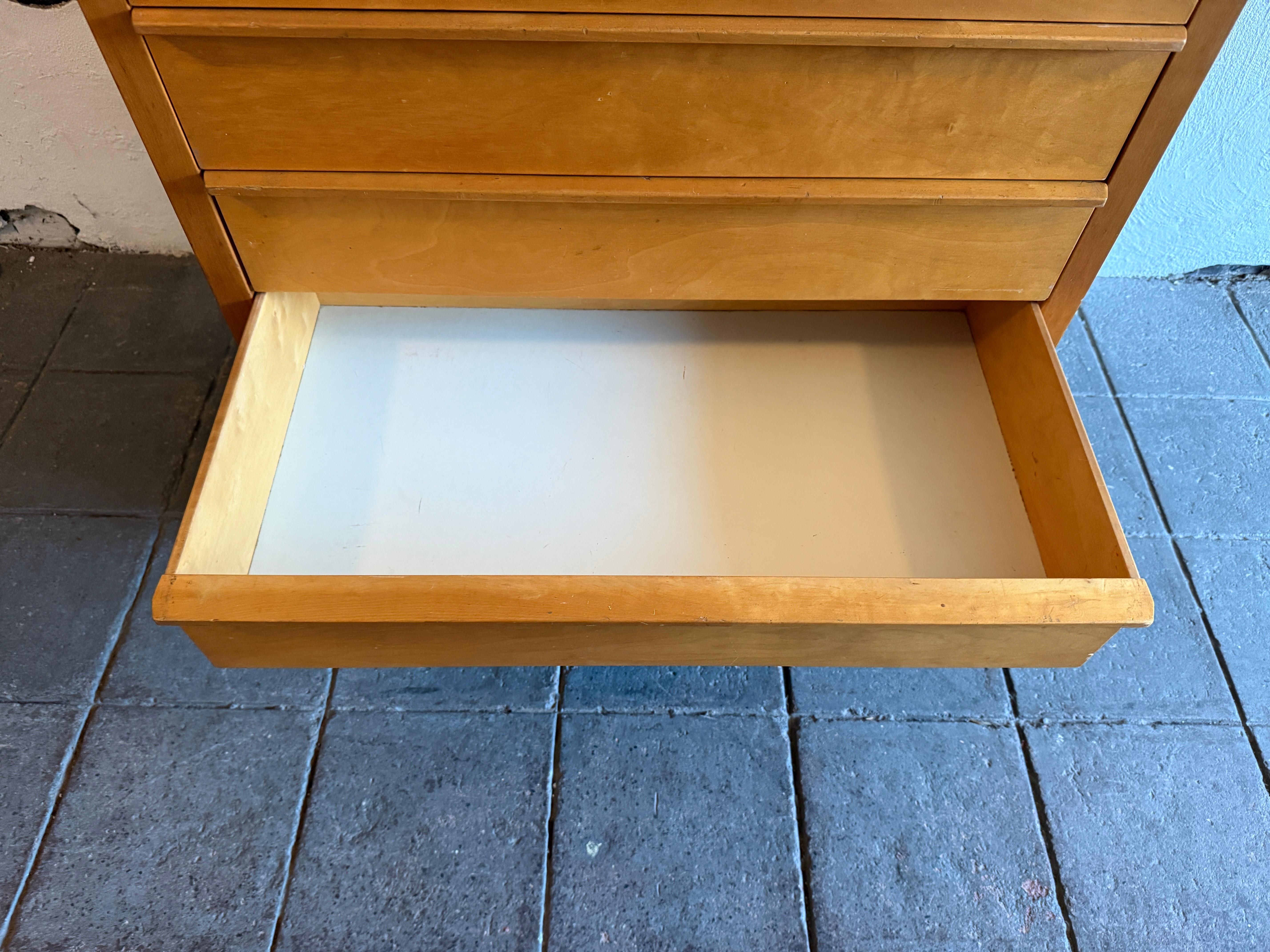 Falegnameria Comò a 6 cassetti in betulla svedese del Mid Century Scandinavian Modern in vendita