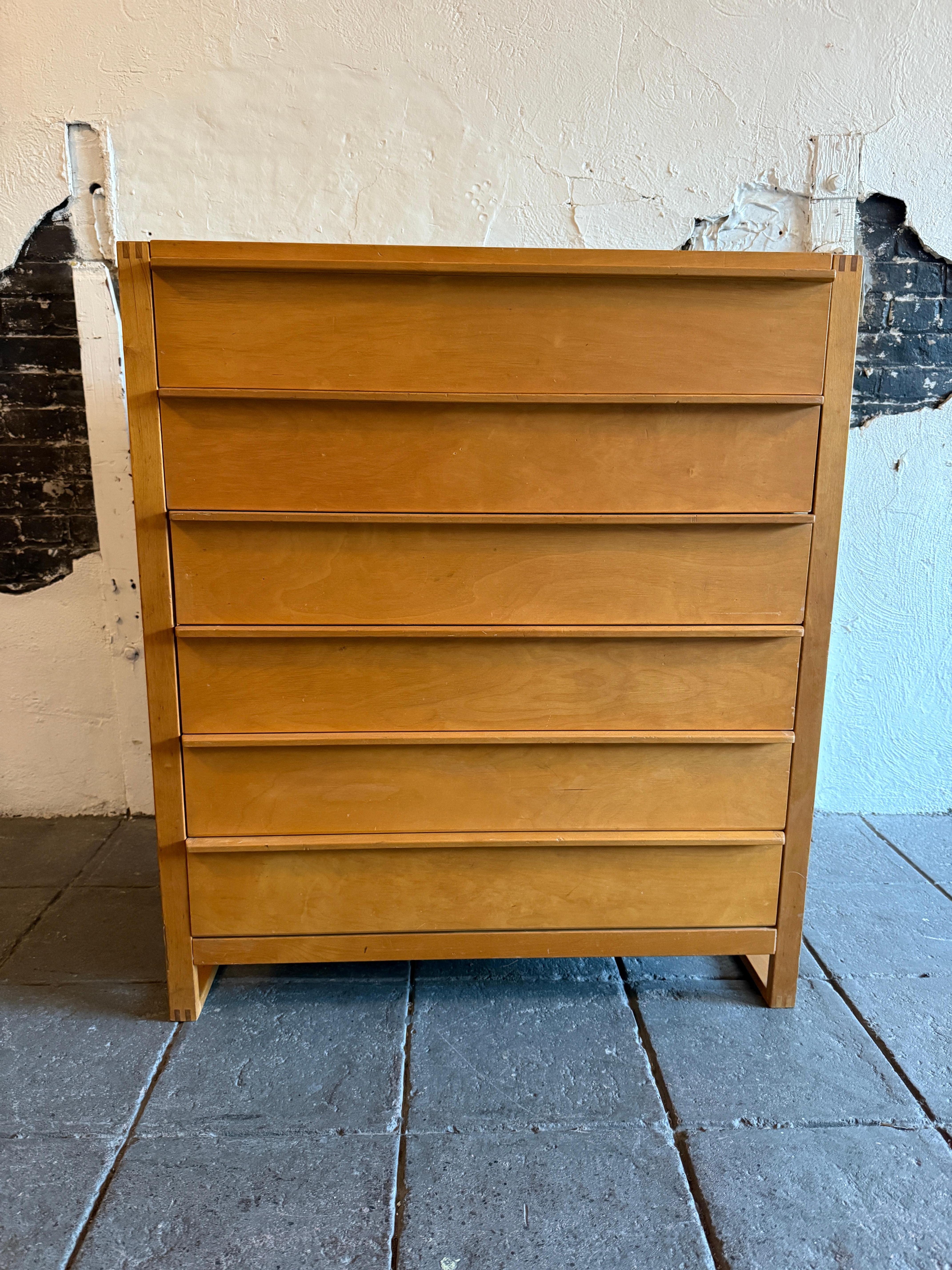 Fine XX secolo Comò a 6 cassetti in betulla svedese del Mid Century Scandinavian Modern in vendita