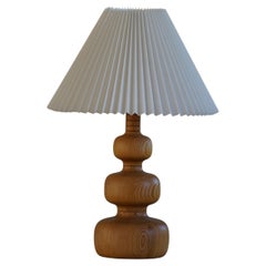 Mid-Century Scandinavian Modern table lamp in solid pine, 1960s