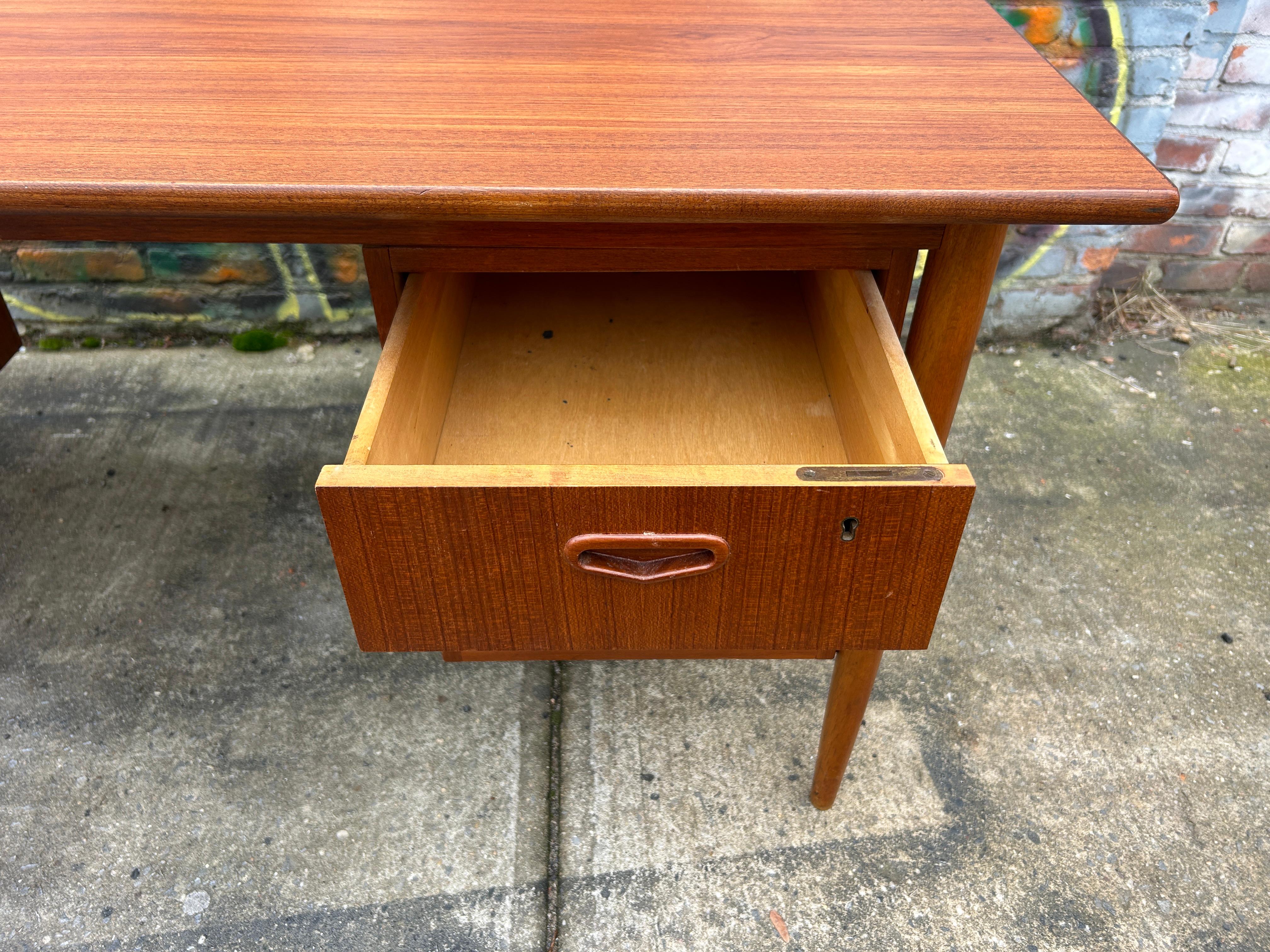 Mid Century Scandinavian Modern teak 5 drawer desk with key Sweden In Good Condition For Sale In BROOKLYN, NY