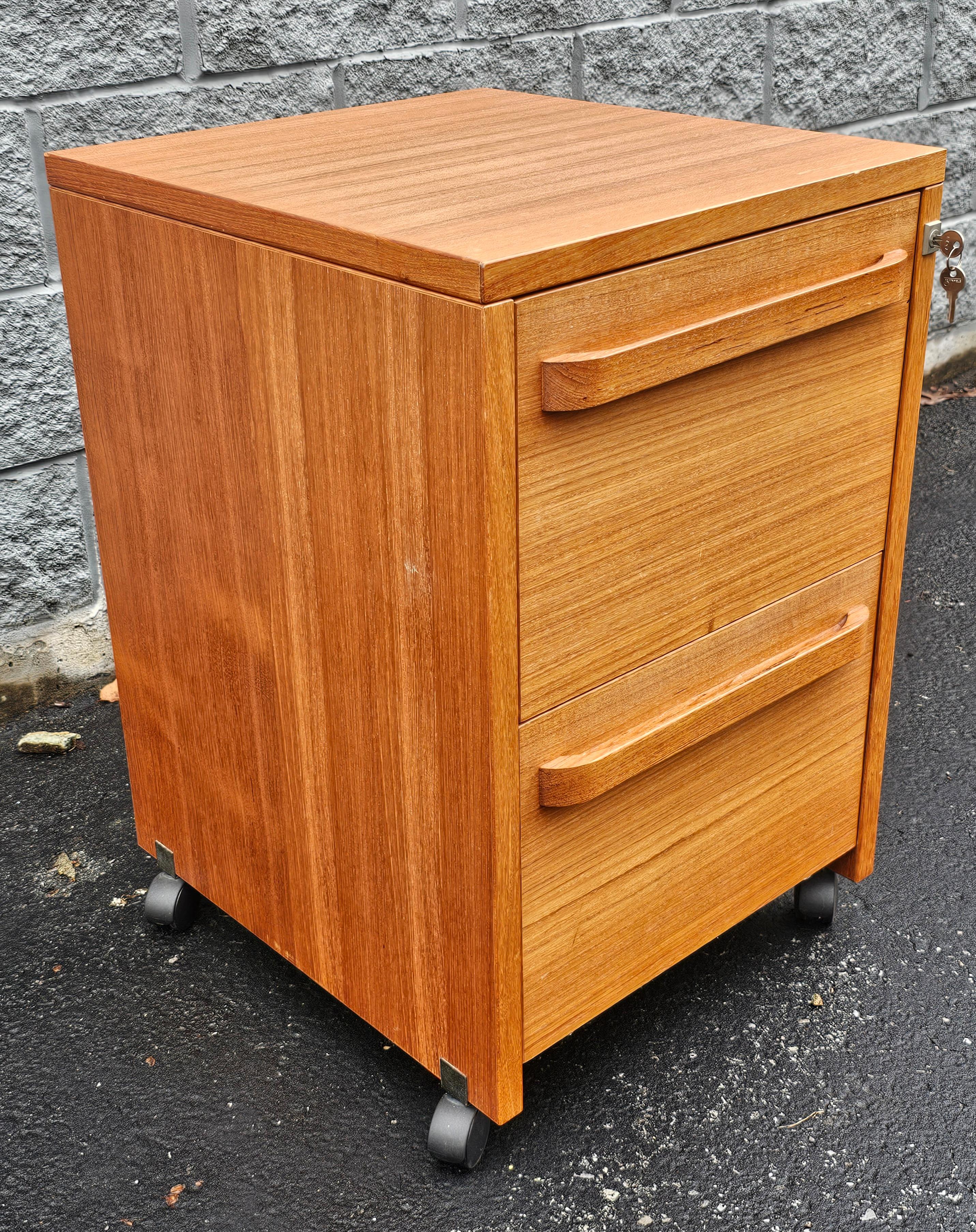 Mid-Century Scandinavian Modern Teak Two-Drawer Rolling Filing Cabinet with Lock For Sale 2