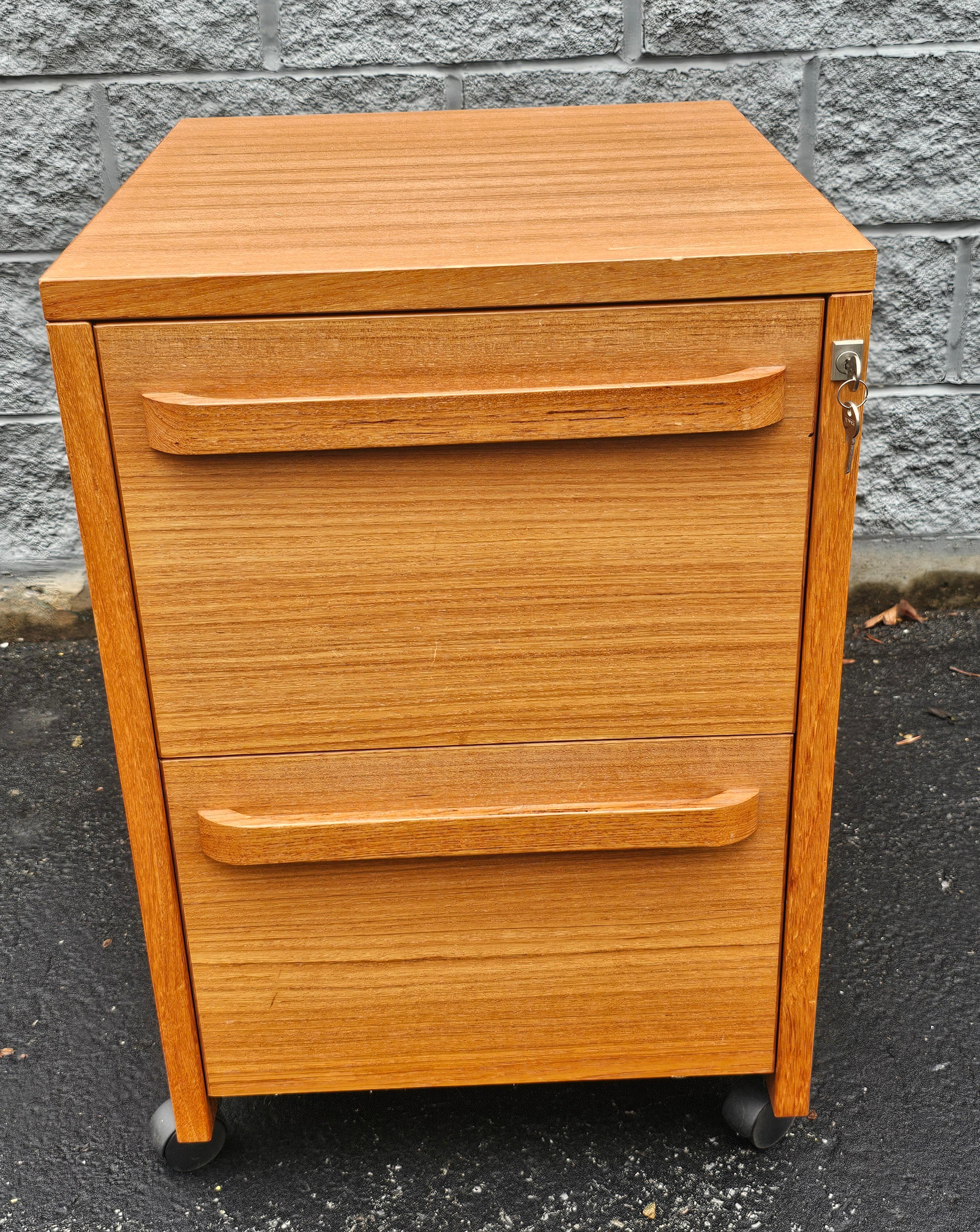 Mid-Century Scandinavian Modern Teak Two-Drawer Rolling Filing Cabinet with Lock In Good Condition For Sale In Germantown, MD