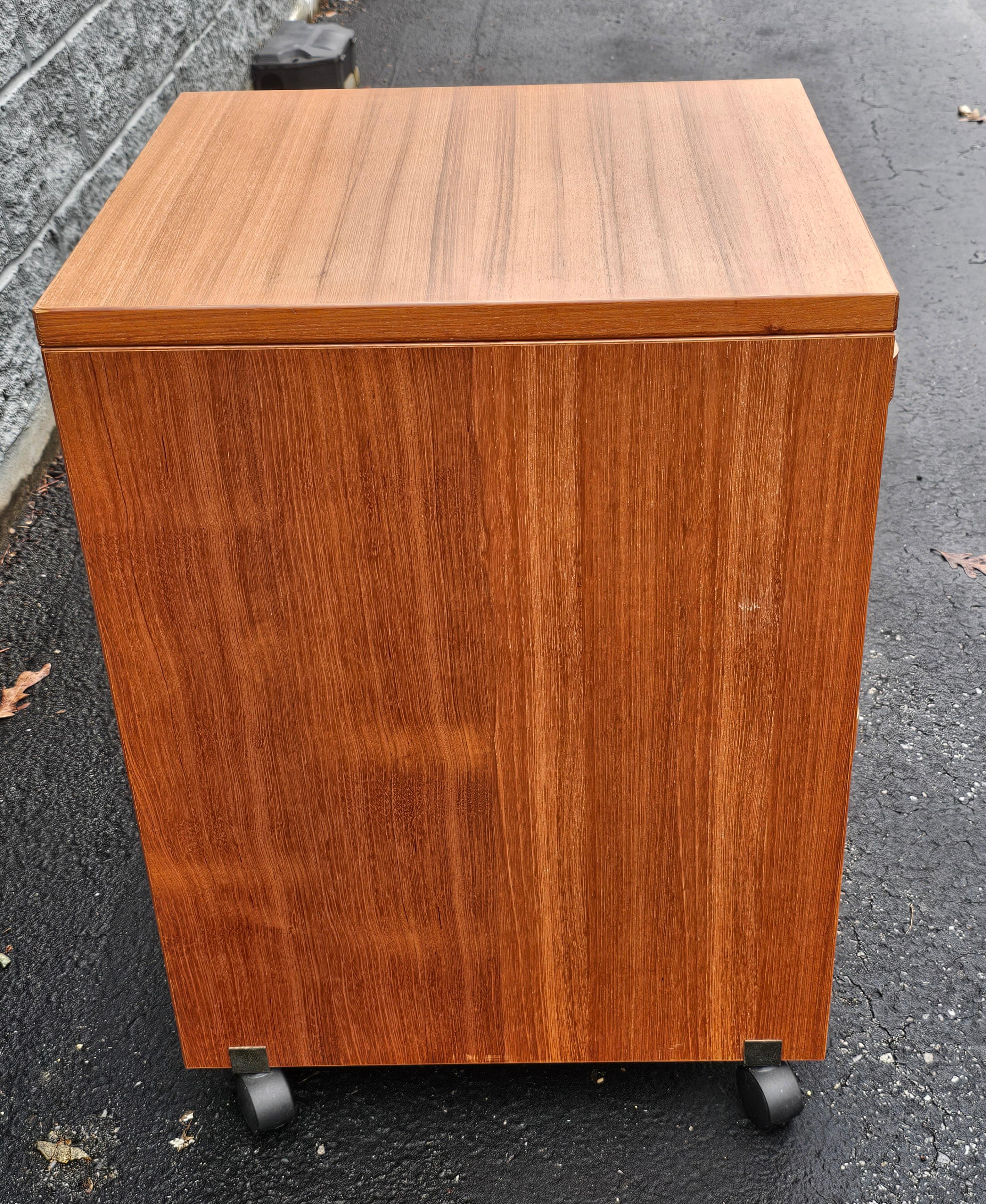 Mid-Century Scandinavian Modern Teak Two-Drawer Rolling Filing Cabinet with Lock For Sale 2