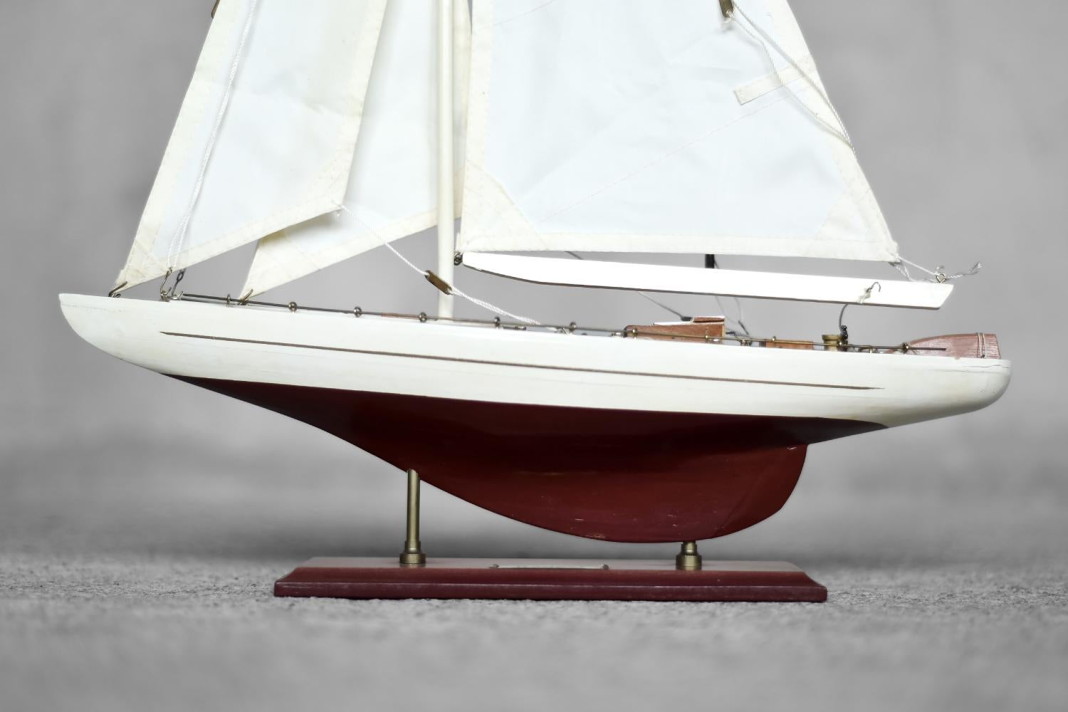 Mid-Century Scandinavian Modern Wooden J-Class Ranger J5 Yacht Model, 1960s In Good Condition For Sale In Warszawa, Mazowieckie