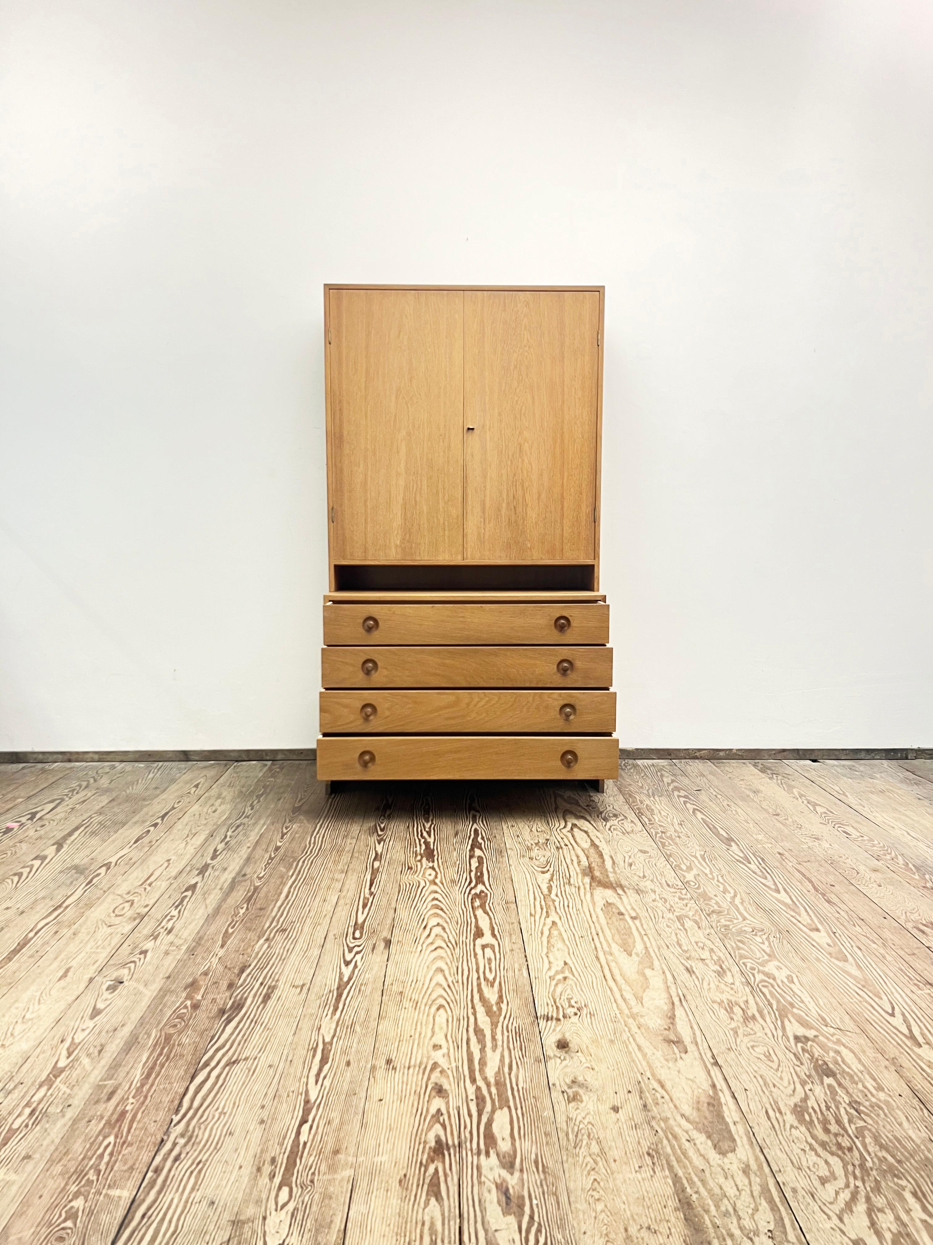 Mid-Century Scandinavian Oak Cabinet or Buffet, Denmark, 1960s In Good Condition For Sale In München, Bavaria