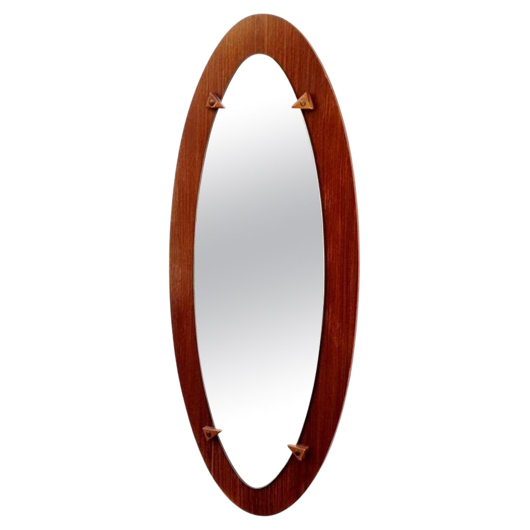 Skandinavischer ovaler Teakholz-Wandspiegel aus der Mitte des Jahrhunderts, Dänemark 60er Jahre im Angebot
