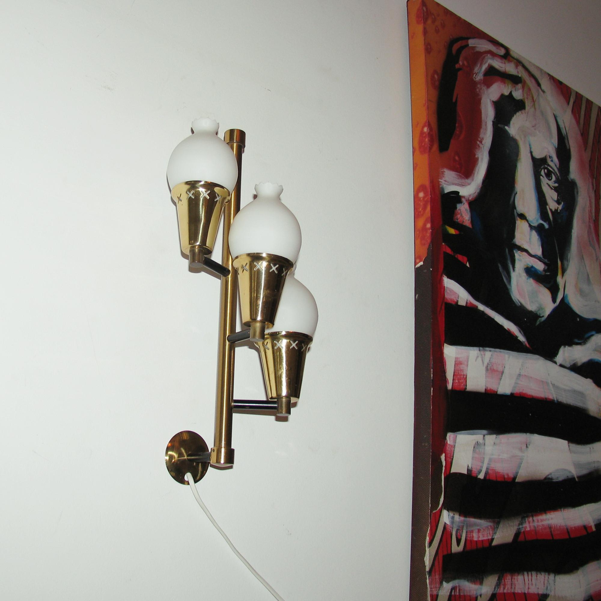 Mid-Century Scandinavian Pair of Brass and Glass Wall Lights For Sale 2