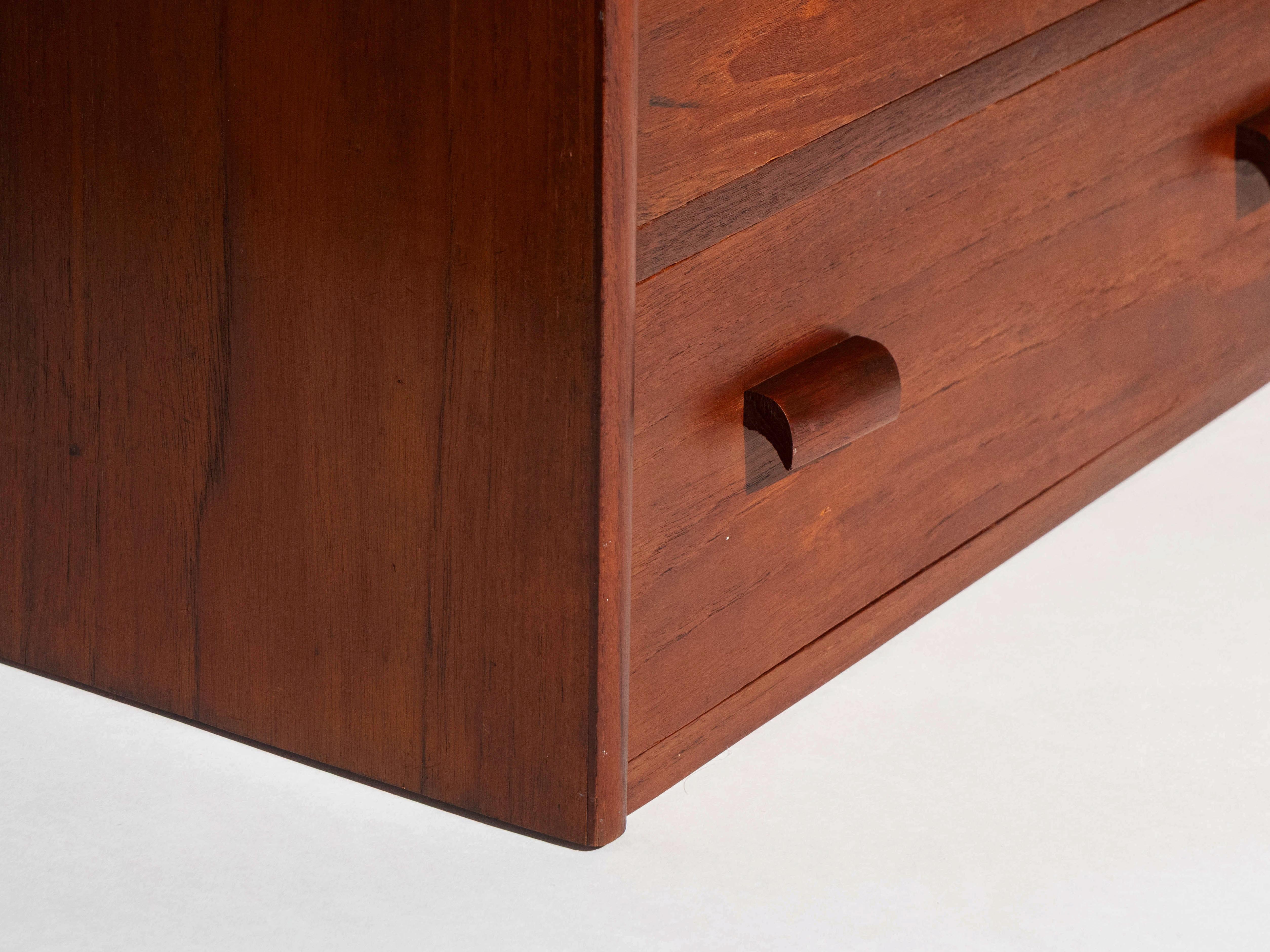 Mid Century Scandinavian Petite Chest of Drawers in Teak In Good Condition For Sale In Los Angeles, CA