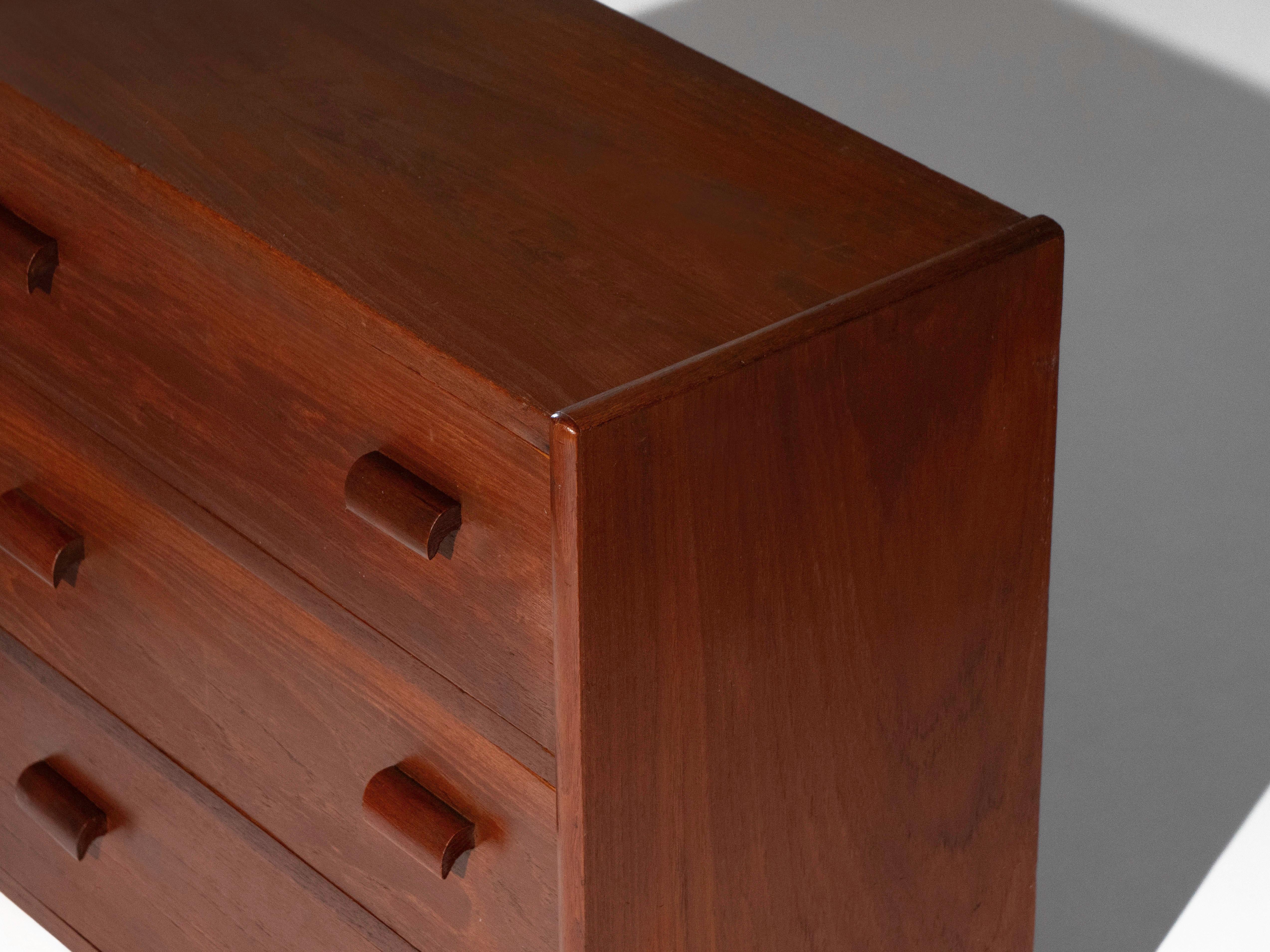 20th Century Mid Century Scandinavian Petite Chest of Drawers in Teak For Sale
