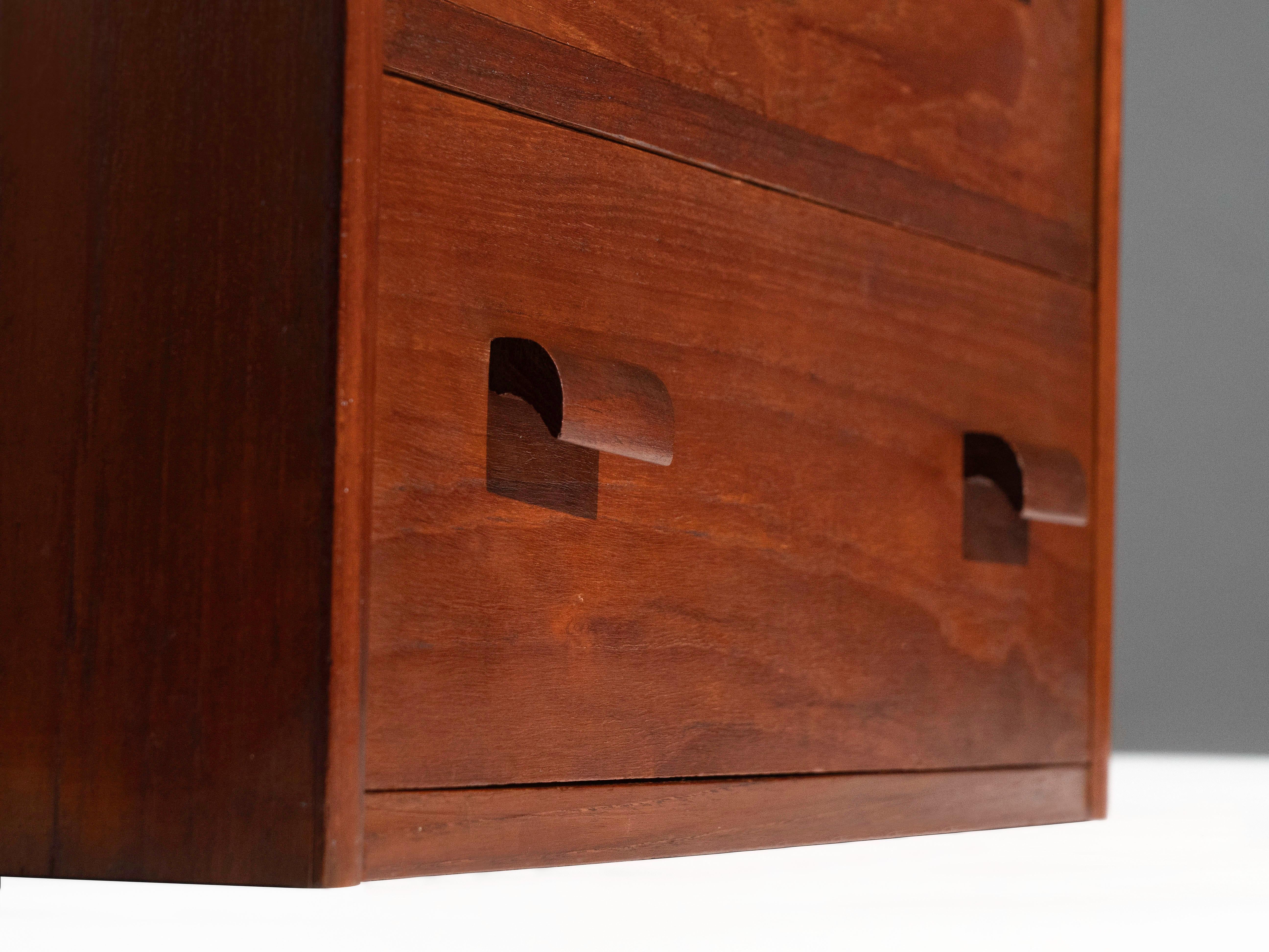 Oak Mid Century Scandinavian Petite Chest of Drawers in Teak For Sale