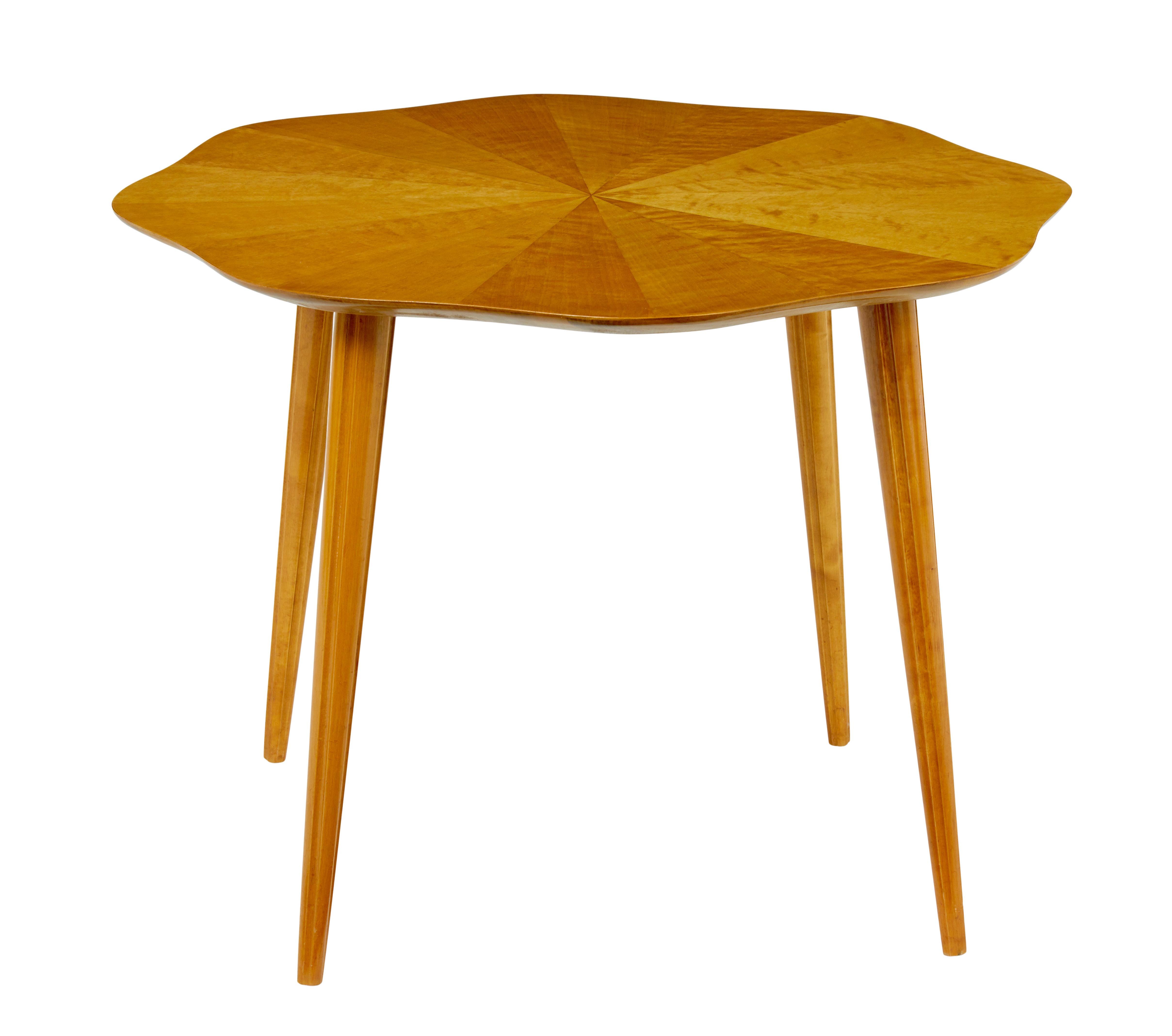 Skandinavischer Couchtisch aus segmentierter Birke aus der Mitte des Jahrhunderts (Handgeschnitzt) im Angebot