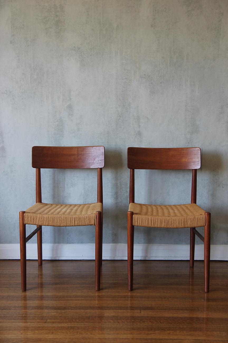 Scandinavo moderno Set di 4 sedie da pranzo scandinave del metà del secolo scorso di Niels O Moller con sedute in corda in vendita