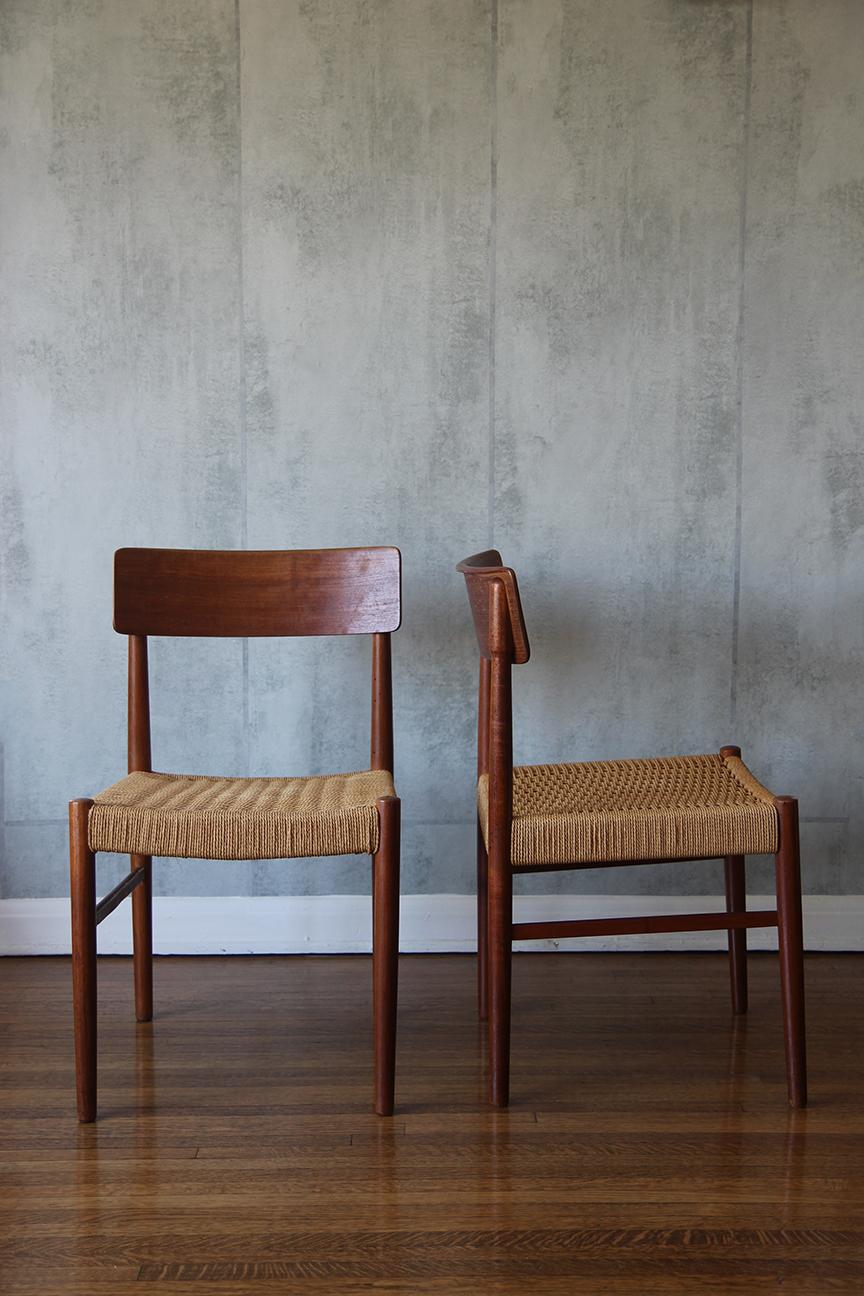 Tessuto a mano Set di 4 sedie da pranzo scandinave del metà del secolo scorso di Niels O Moller con sedute in corda in vendita