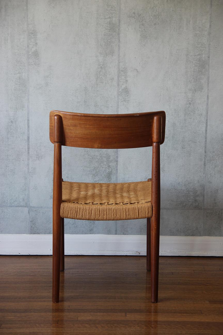 Metà XX secolo Set di 4 sedie da pranzo scandinave del metà del secolo scorso di Niels O Moller con sedute in corda in vendita