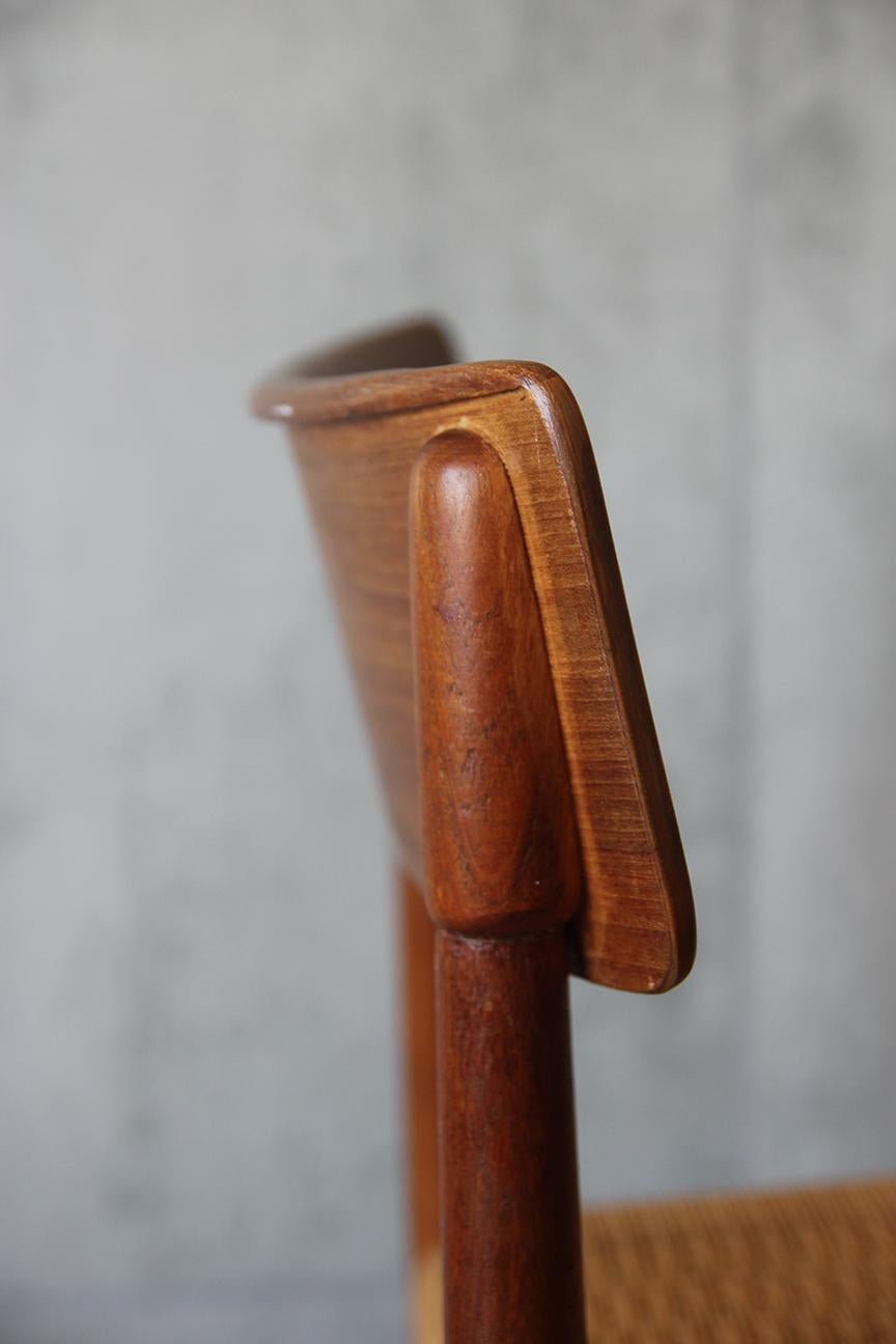 Vimini Set di 4 sedie da pranzo scandinave del metà del secolo scorso di Niels O Moller con sedute in corda in vendita