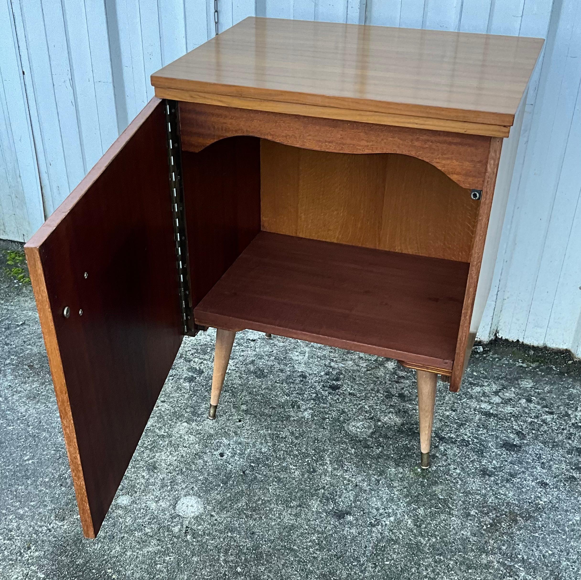 Legno di alberi da frutto Mobile laterale scandinavo di metà secolo, anni '70 in vendita