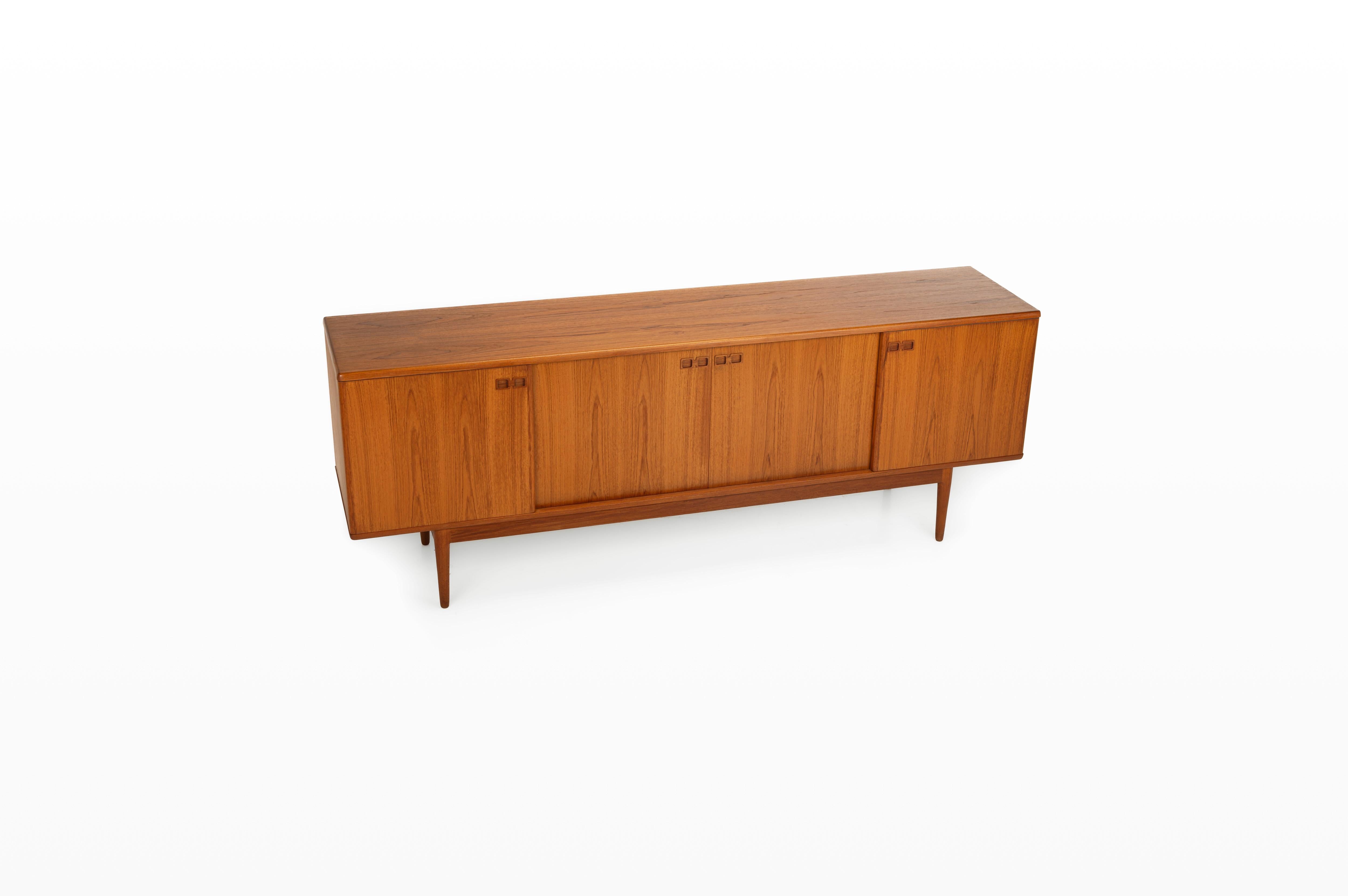 Scandinavo moderno Credenza scandinava di metà secolo di Christian Linneberg, Danimarca, anni '60 in vendita