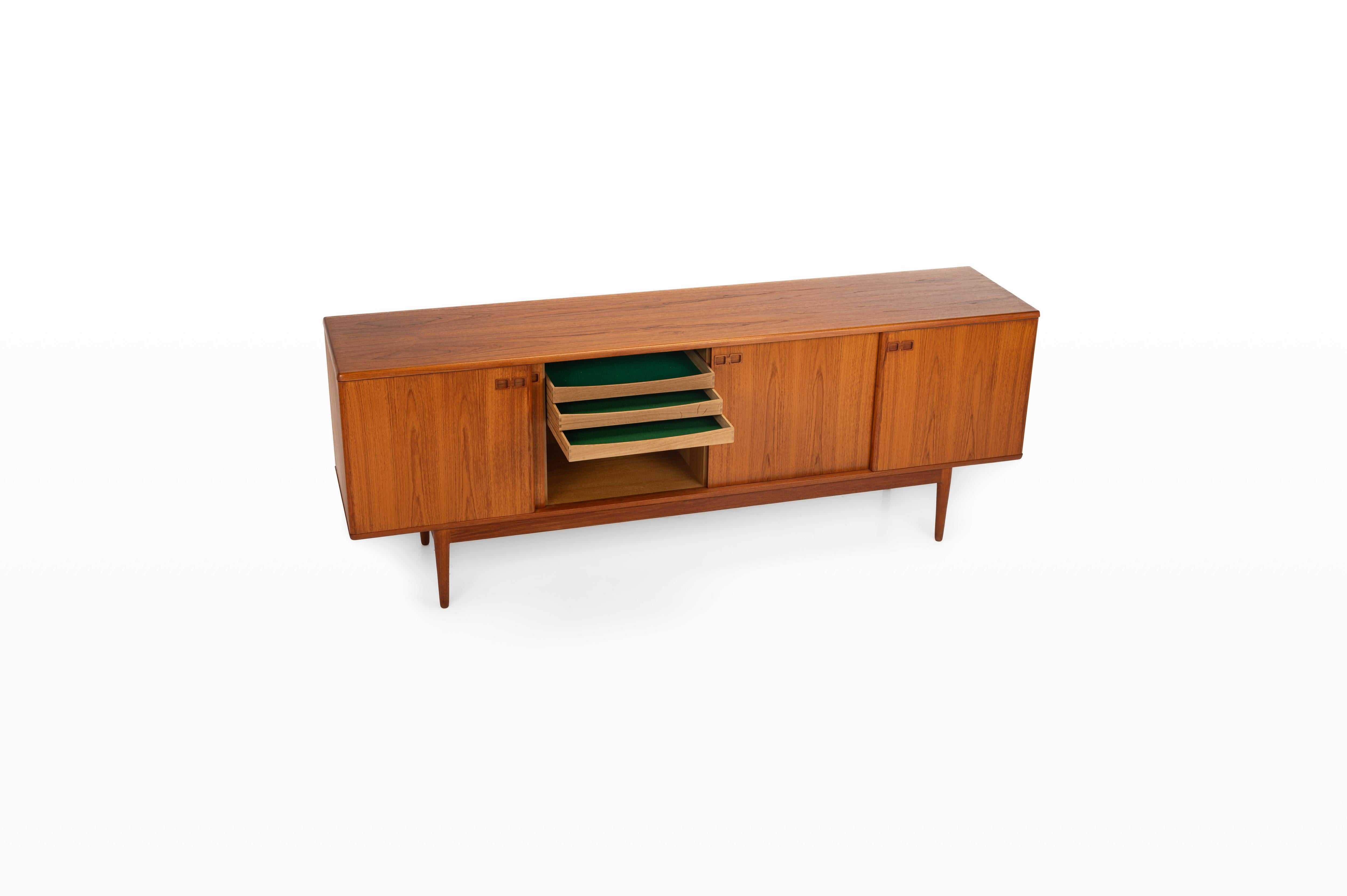 Danese Credenza scandinava di metà secolo di Christian Linneberg, Danimarca, anni '60 in vendita