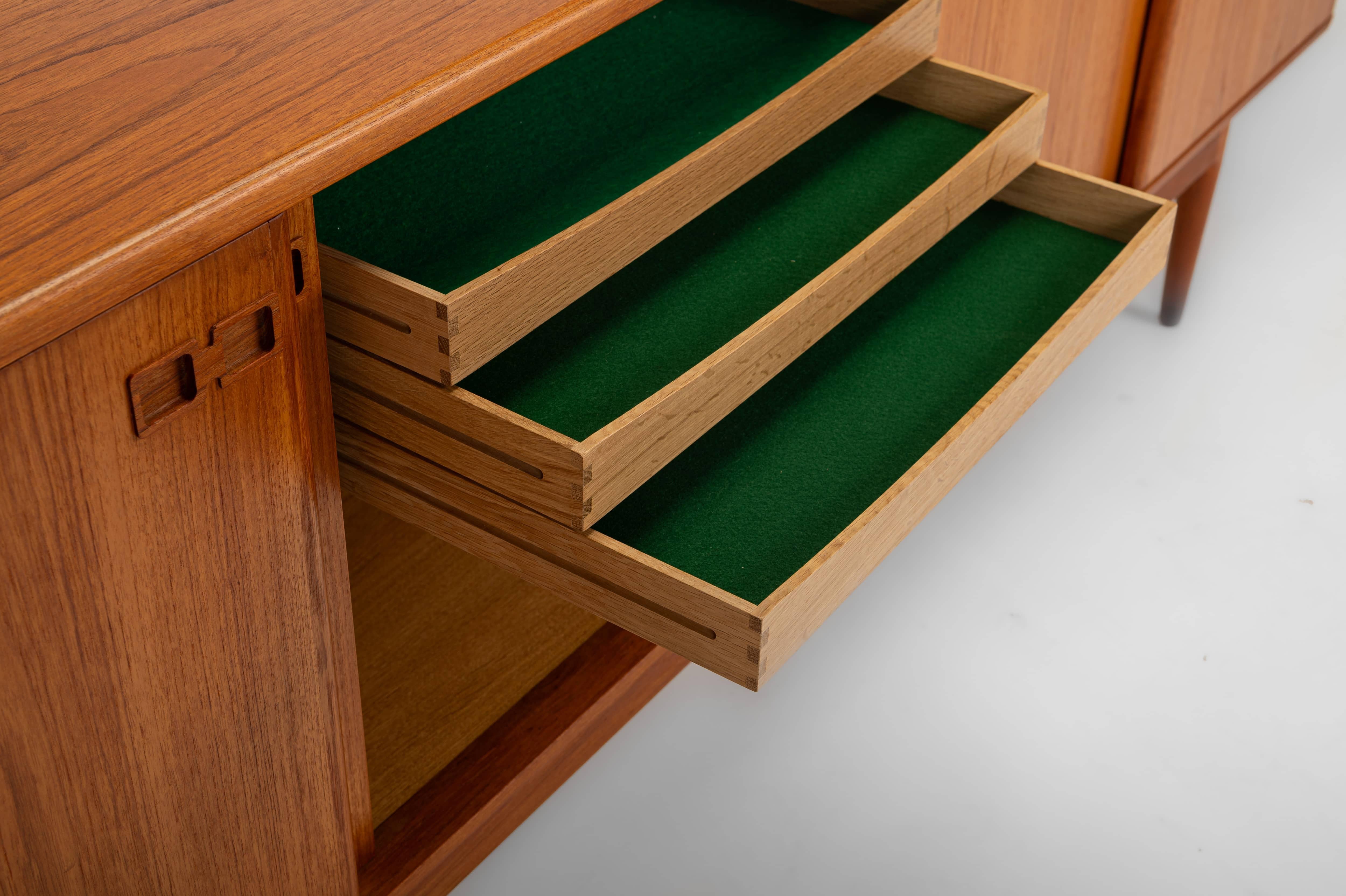 Quercia Credenza scandinava di metà secolo di Christian Linneberg, Danimarca, anni '60 in vendita