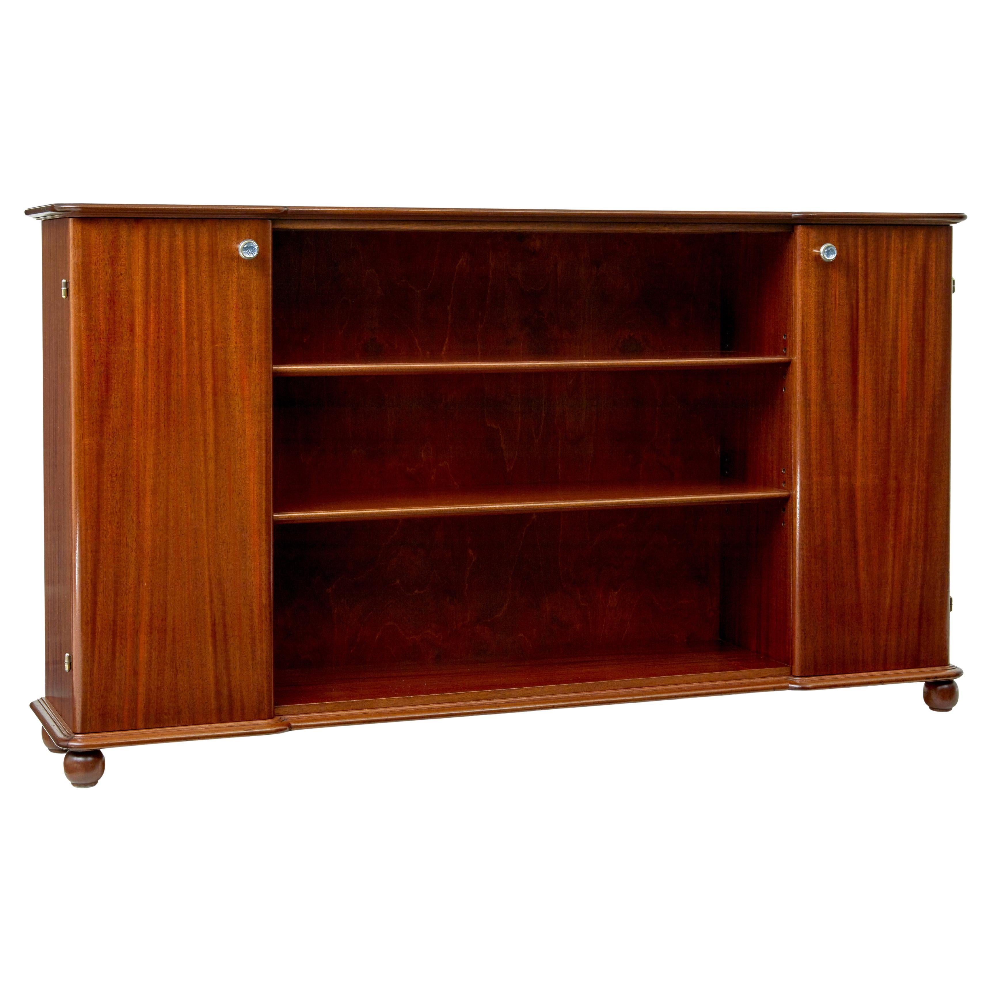 Buffet scandinave du milieu du siècle avec bibliothèque