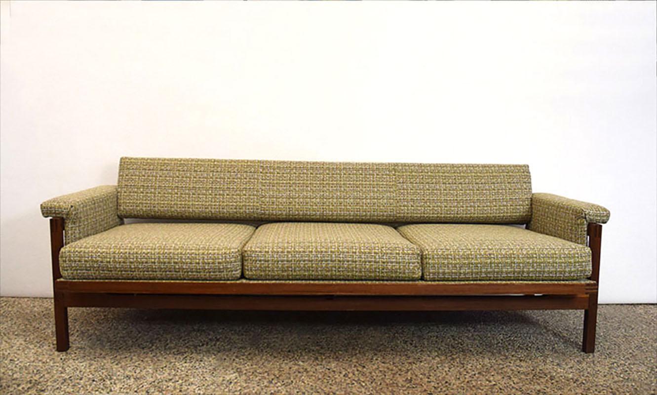 Mid-century Scandinavian sofa bed, 1960s.
Rosewood structure with base, padding and fabric completely restored, removable cushions.
Can be adapted to bed by using the lever in the structure under the seat that slides it forward.
In excellent