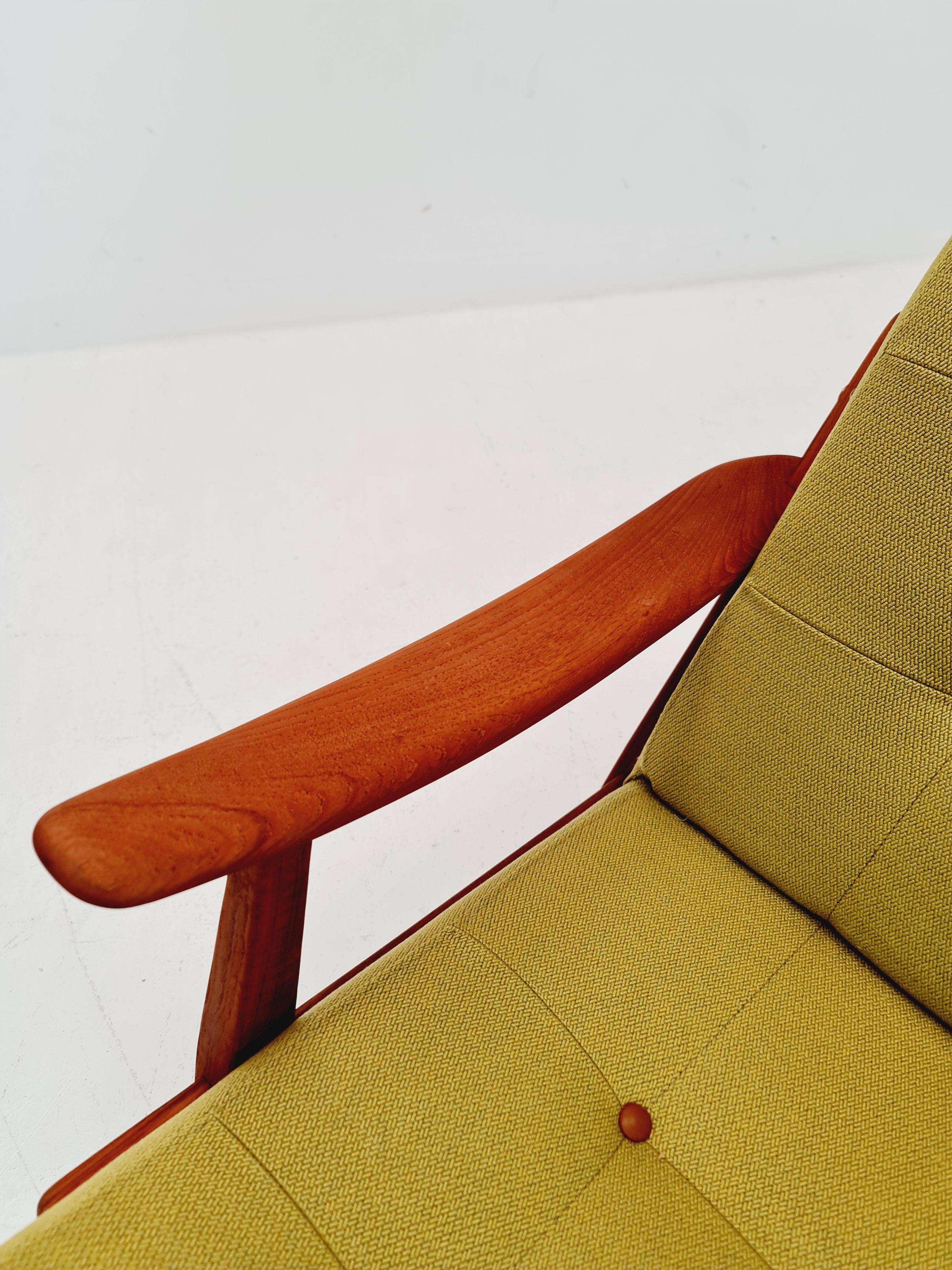 Scandinavo Sedia a dondolo scandinava di metà secolo in teak massiccio, anni '60 in vendita