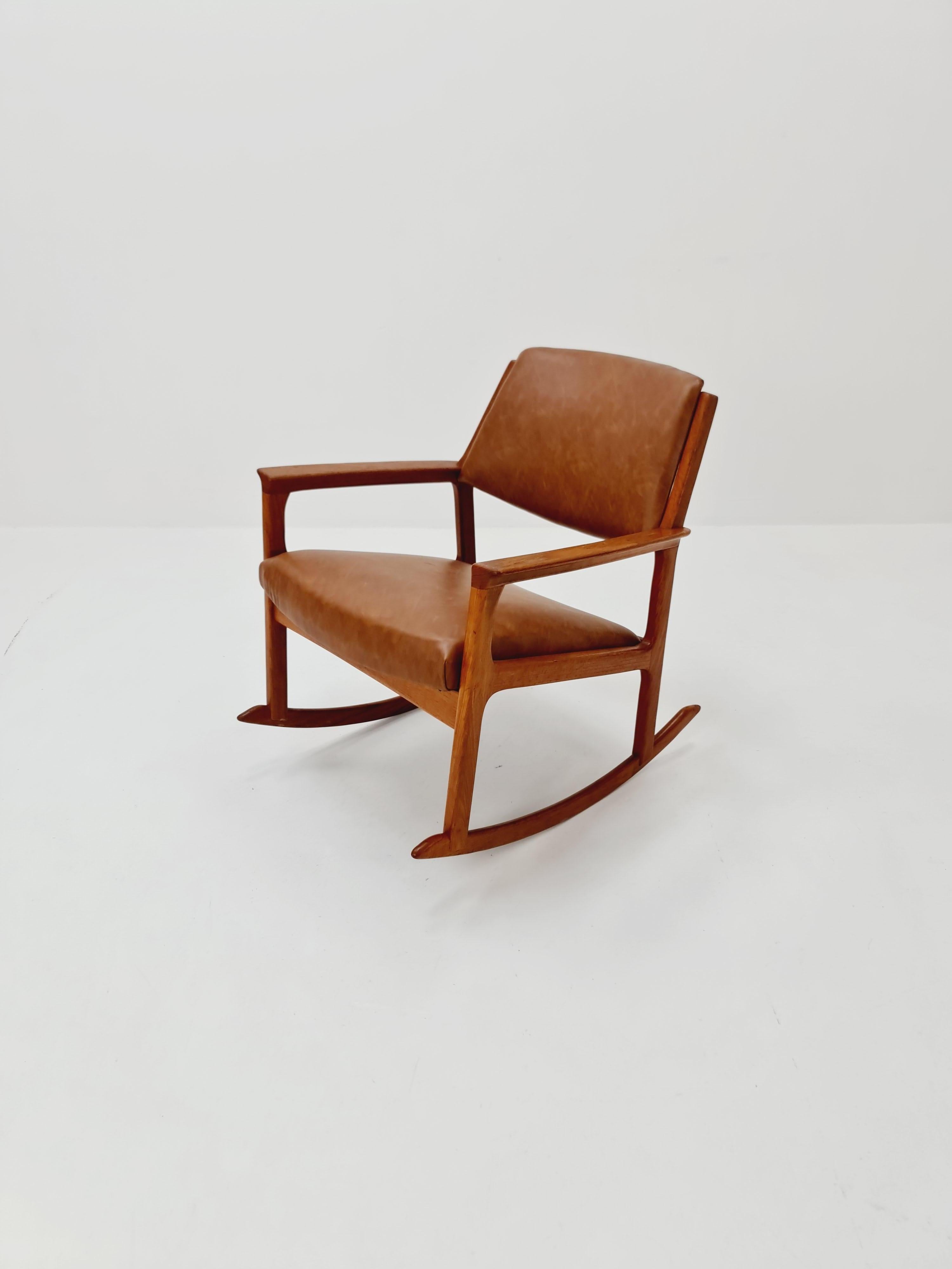 Rocking Chair en teck massif scandinave du milieu du siècle par Bröderna Andersson, 1960s 5
