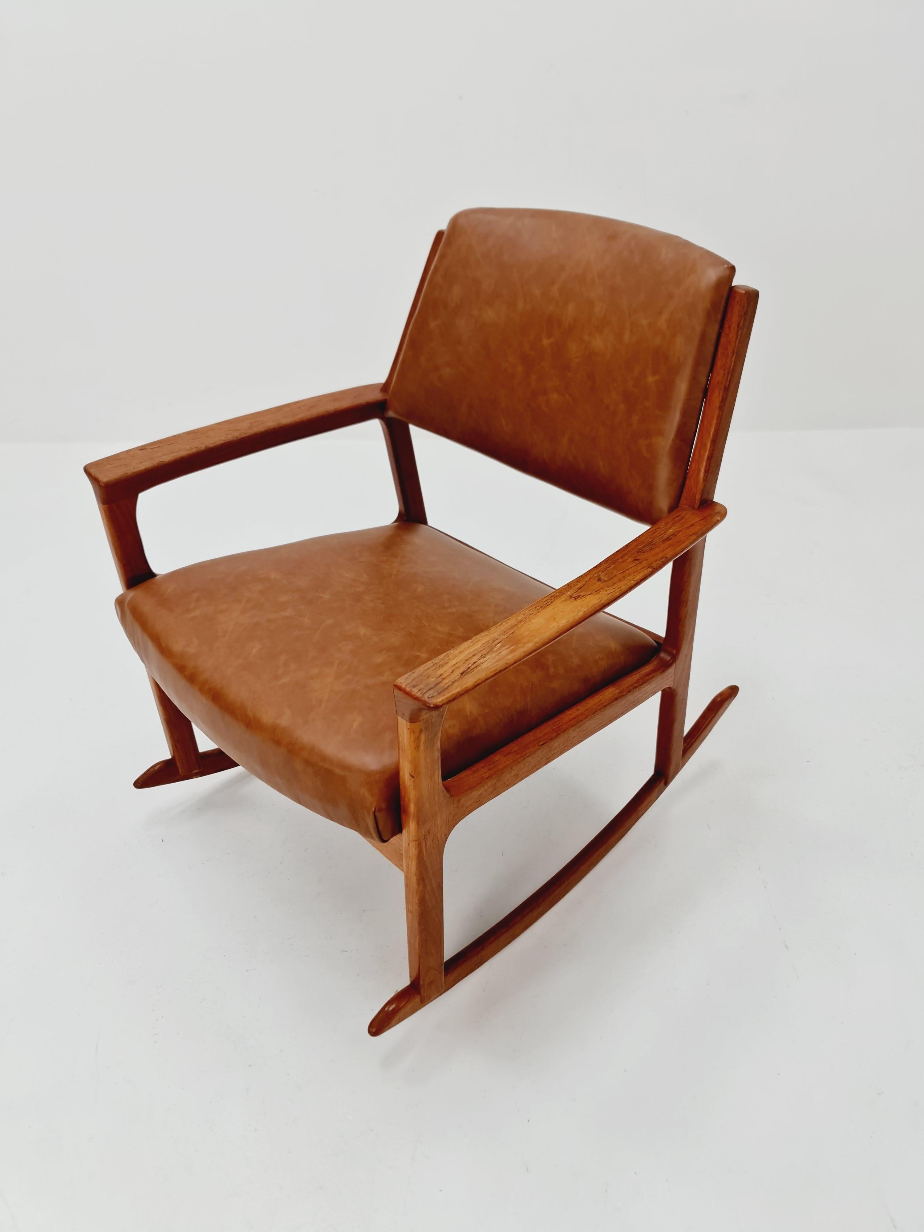 Rocking Chair en teck massif scandinave du milieu du siècle par Bröderna Andersson, 1960s 6