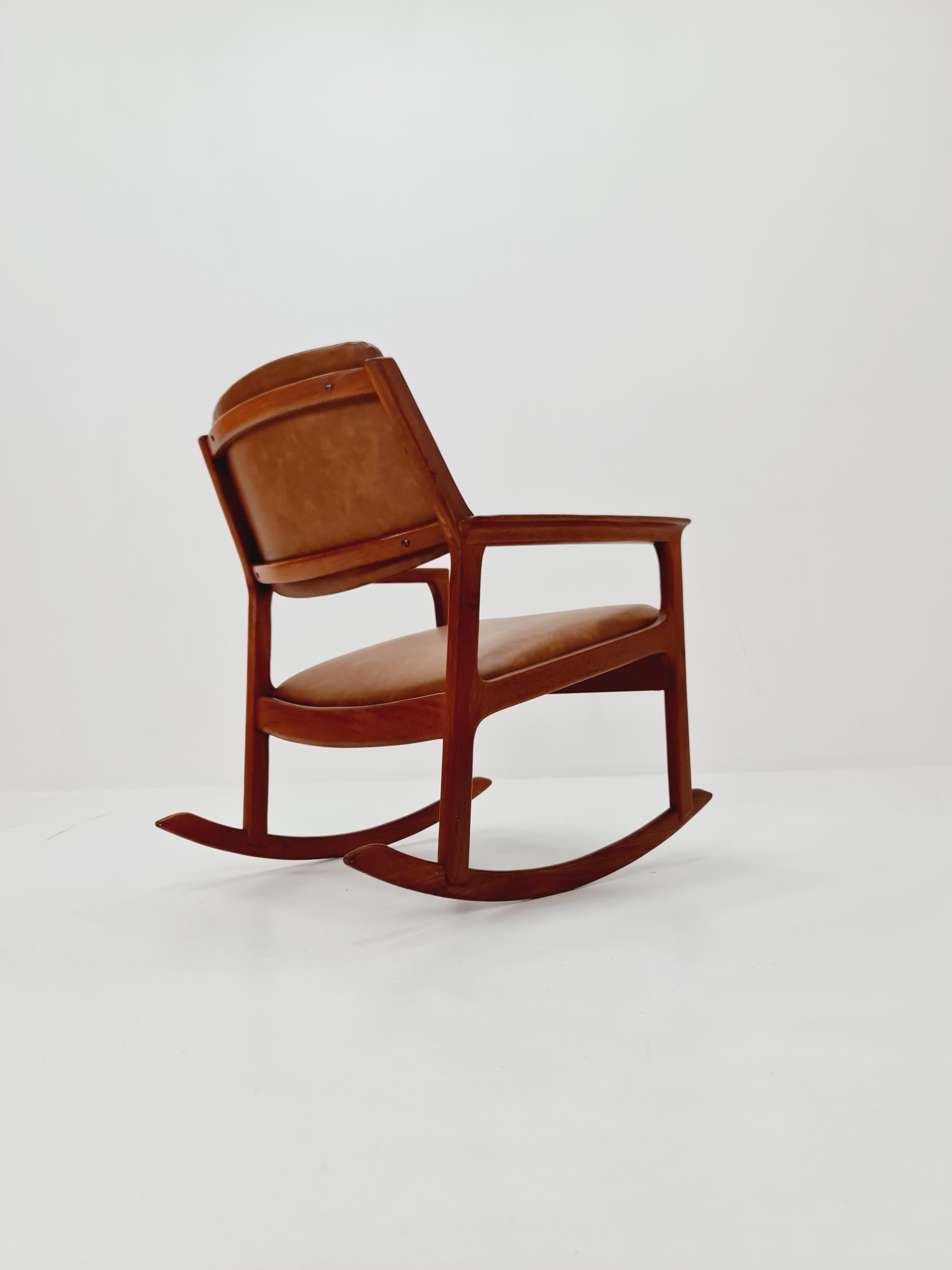 Mid-Century Modern Rocking Chair en teck massif scandinave du milieu du siècle par Bröderna Andersson, 1960s
