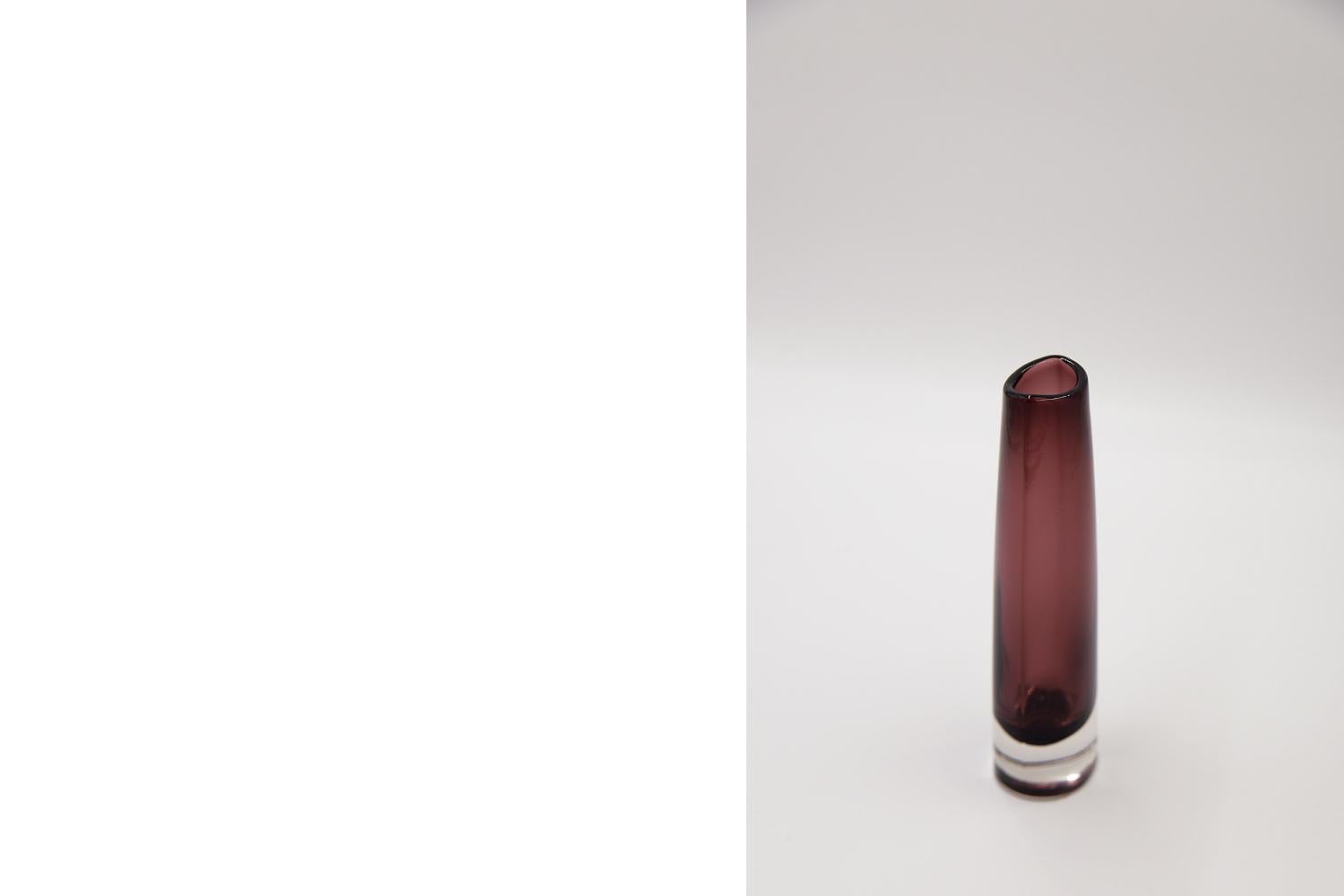 Scandinavo Vaso in vetro artistico scandinavo Sommerso Plum, anni '50, metà del secolo scorso in vendita
