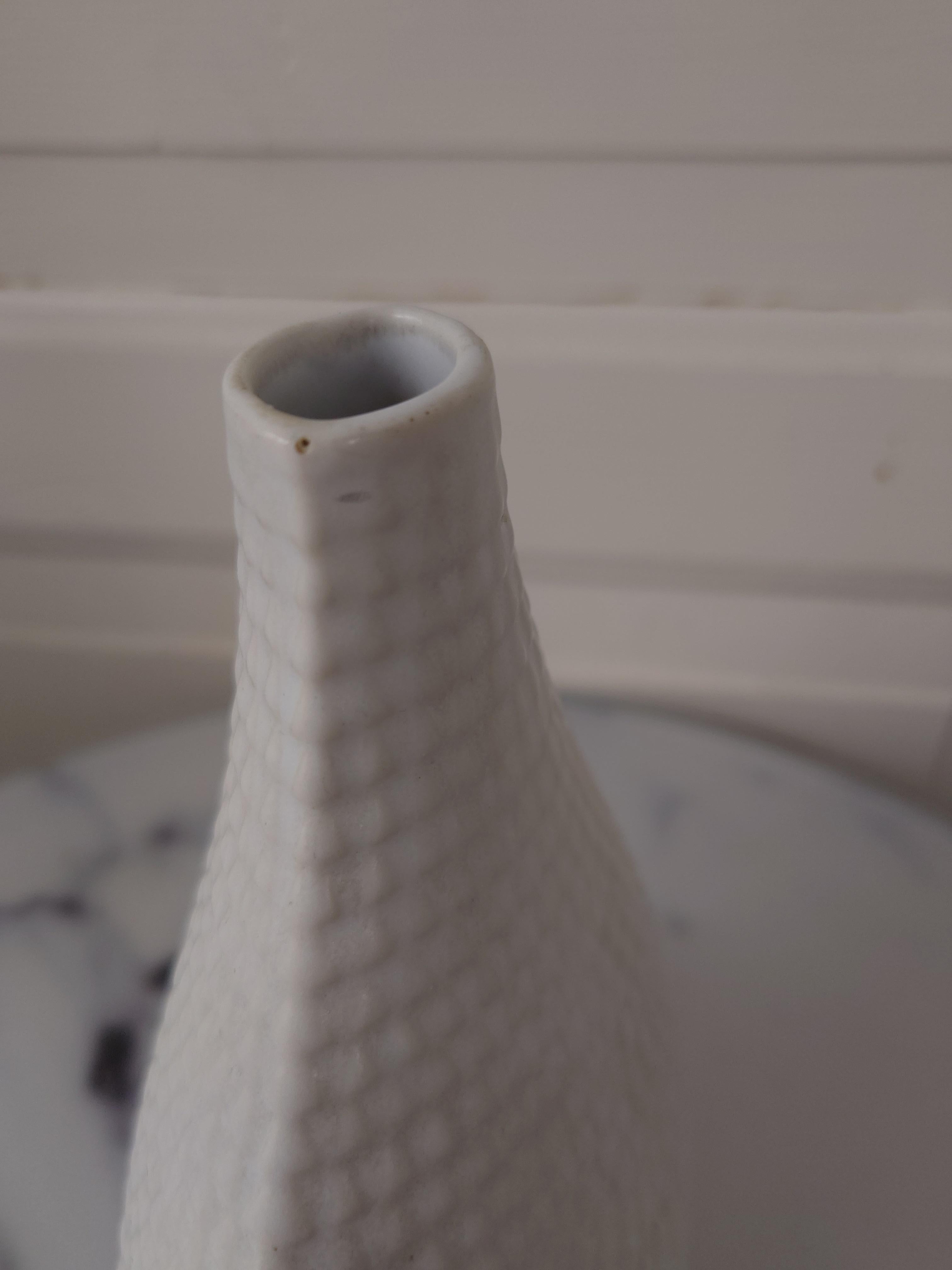 Vaso scandinavo di metà secolo Stig Lindberg Reptil bianco opaco In condizioni buone in vendita a Boden, SE