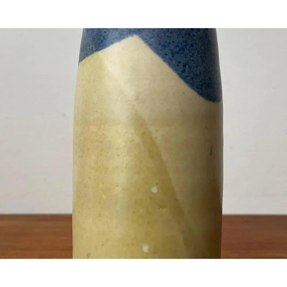 Vaso di Studio Pottery scandinavo di metà secolo, anni '60, in ottime condizioni. Progettato dal 1960 al 1969.

Informazioni aggiuntive:
Materiali: Ceramica
Stile: Medioevo Moderno
Colore: Beige
Tipo di articolo: Vintage, Antico o