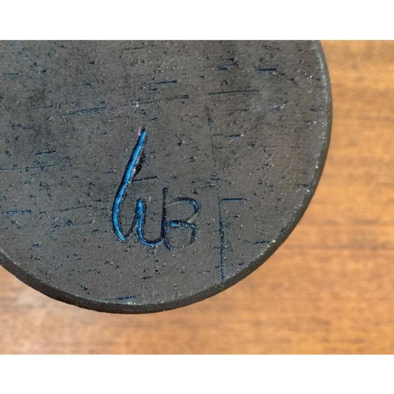 Vaso in Studio Pottery scandinavo di metà secolo con ornamento a forma di sigillo, anni '60 in vendita 4