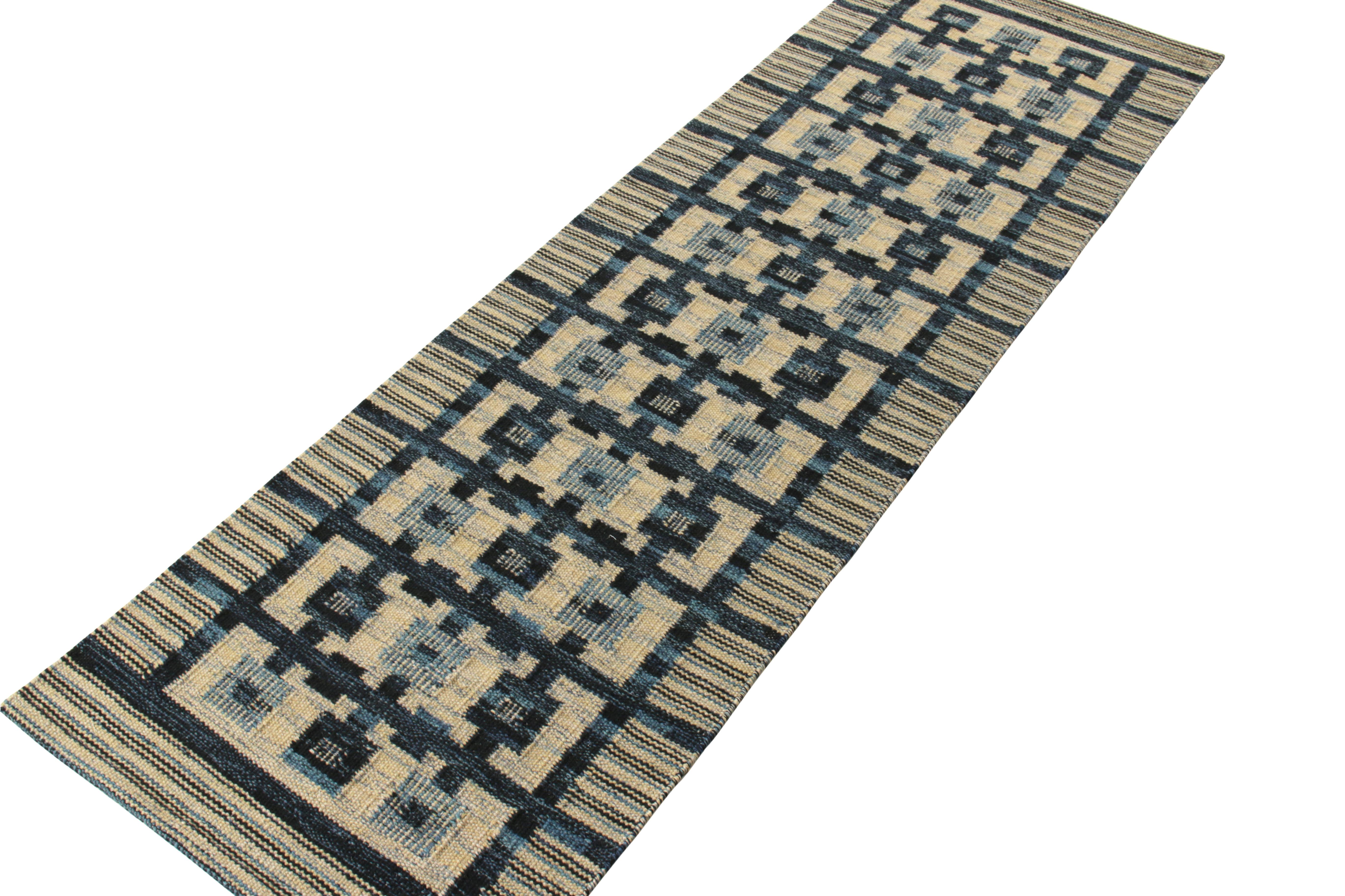 Skandinavischer Kilim-Läufer aus der Jahrhundertmitte in Blau und Gelb von Rug & Kilim (Skandinavische Moderne) im Angebot