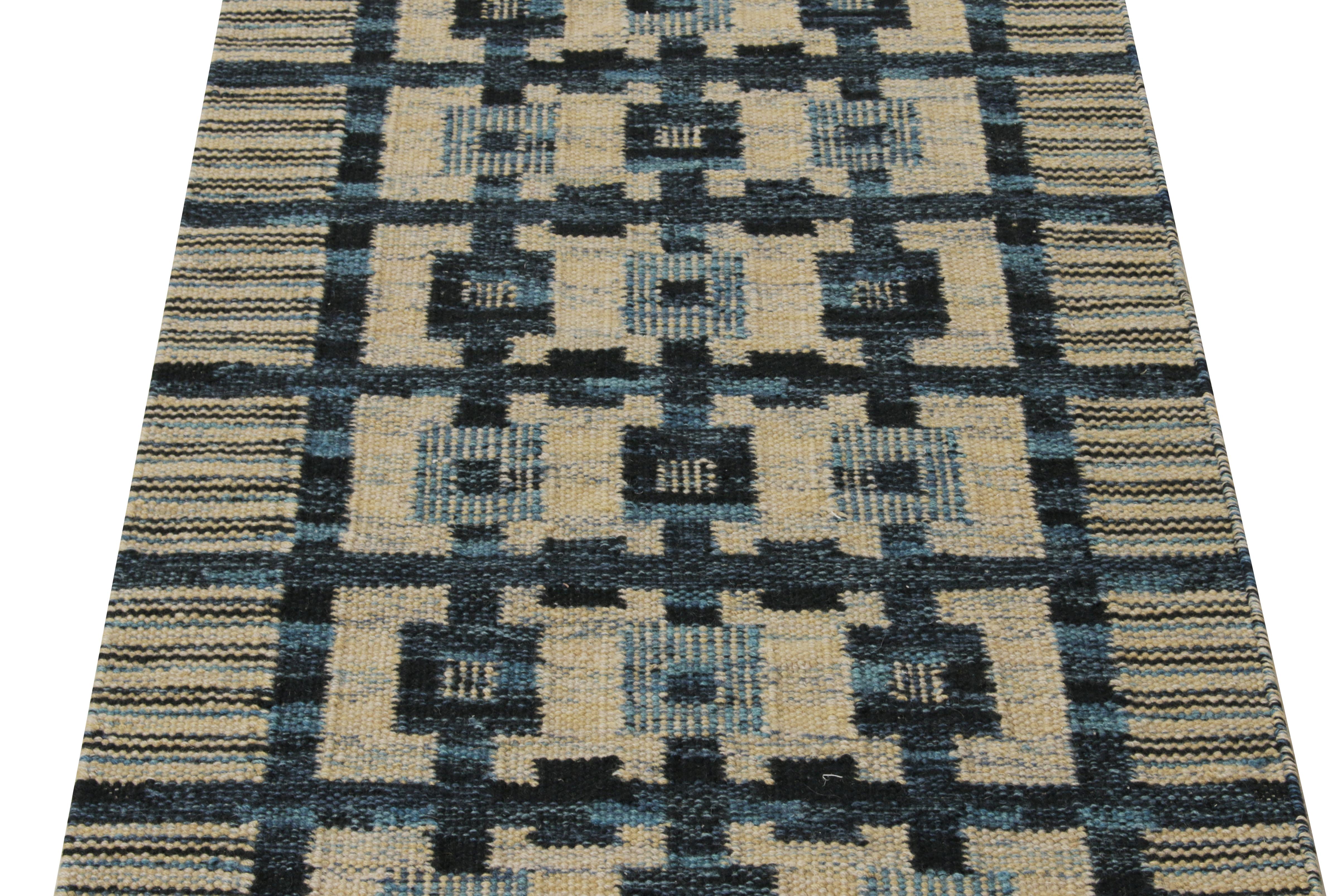 Skandinavischer Kilim-Läufer aus der Jahrhundertmitte in Blau und Gelb von Rug & Kilim (Indisch) im Angebot