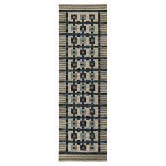 Skandinavischer Kilim-Läufer aus der Jahrhundertmitte in Blau und Gelb von Rug
Kilim