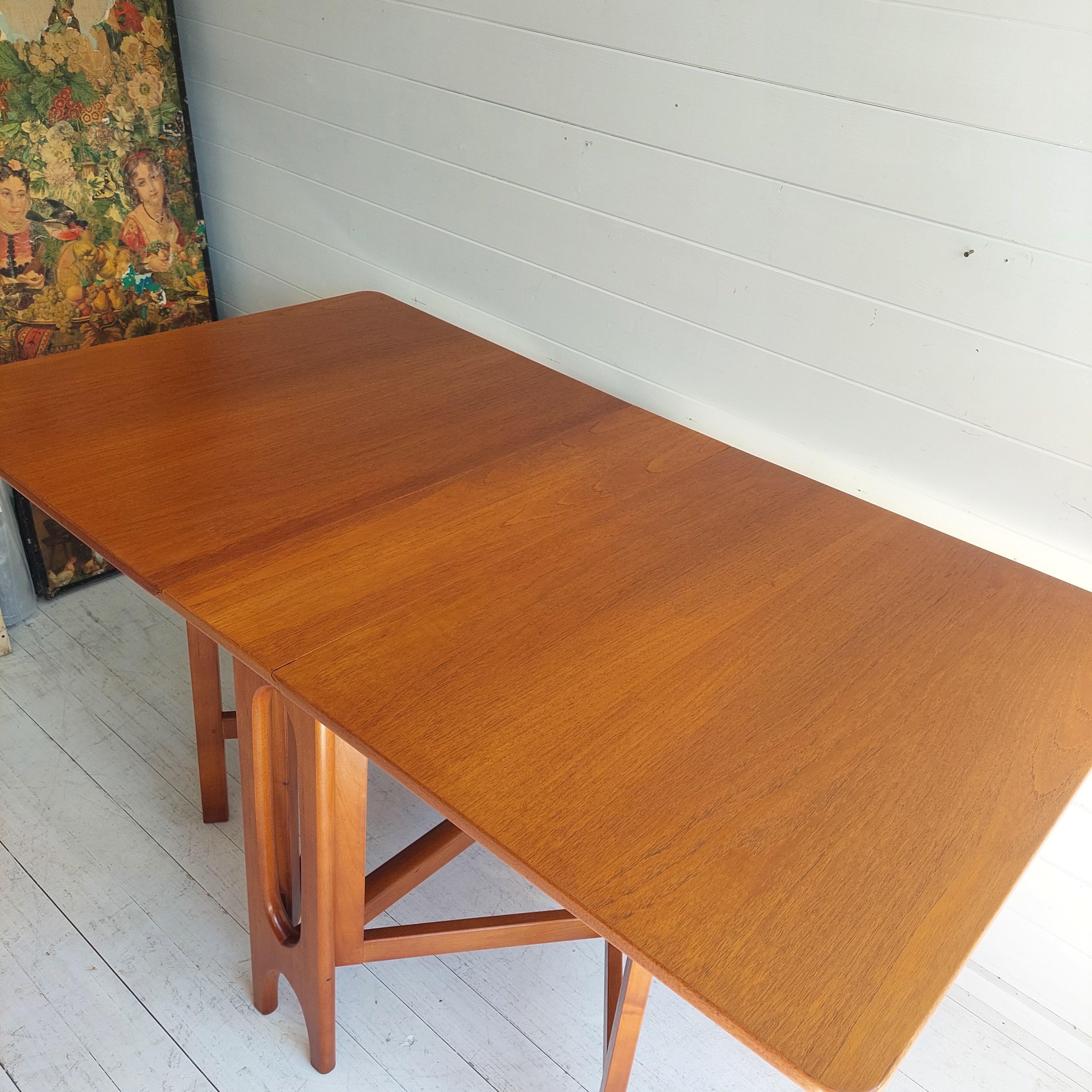 Mid Century Scandinavian Style Teak Drop Leaf Gate Leg Table By Jentique , 1960s 11